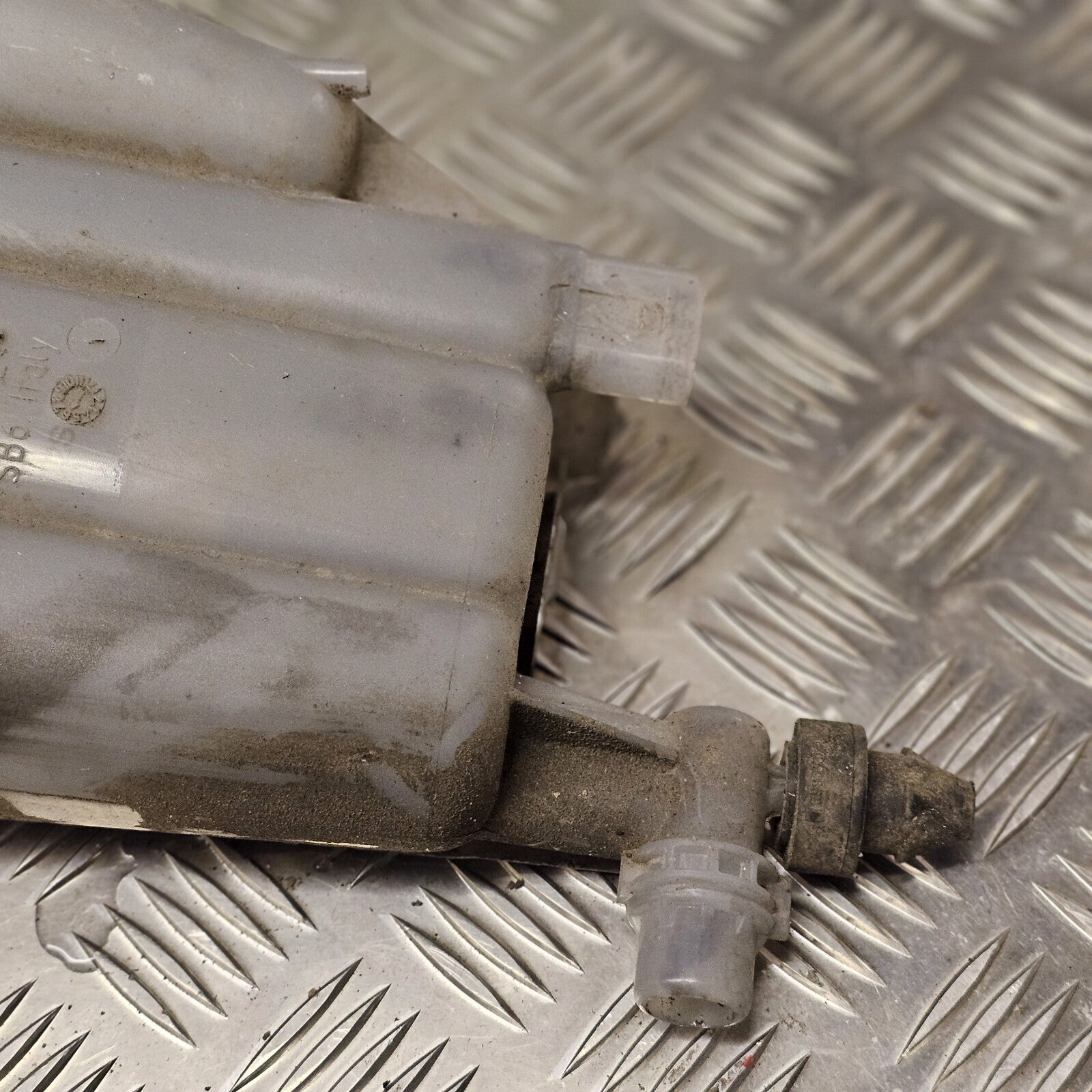 AUDI A4 B8 A5 8T Q5 8R 3.0 TDI COOLANT HEADER EXPANSION TANK 8K0121405P