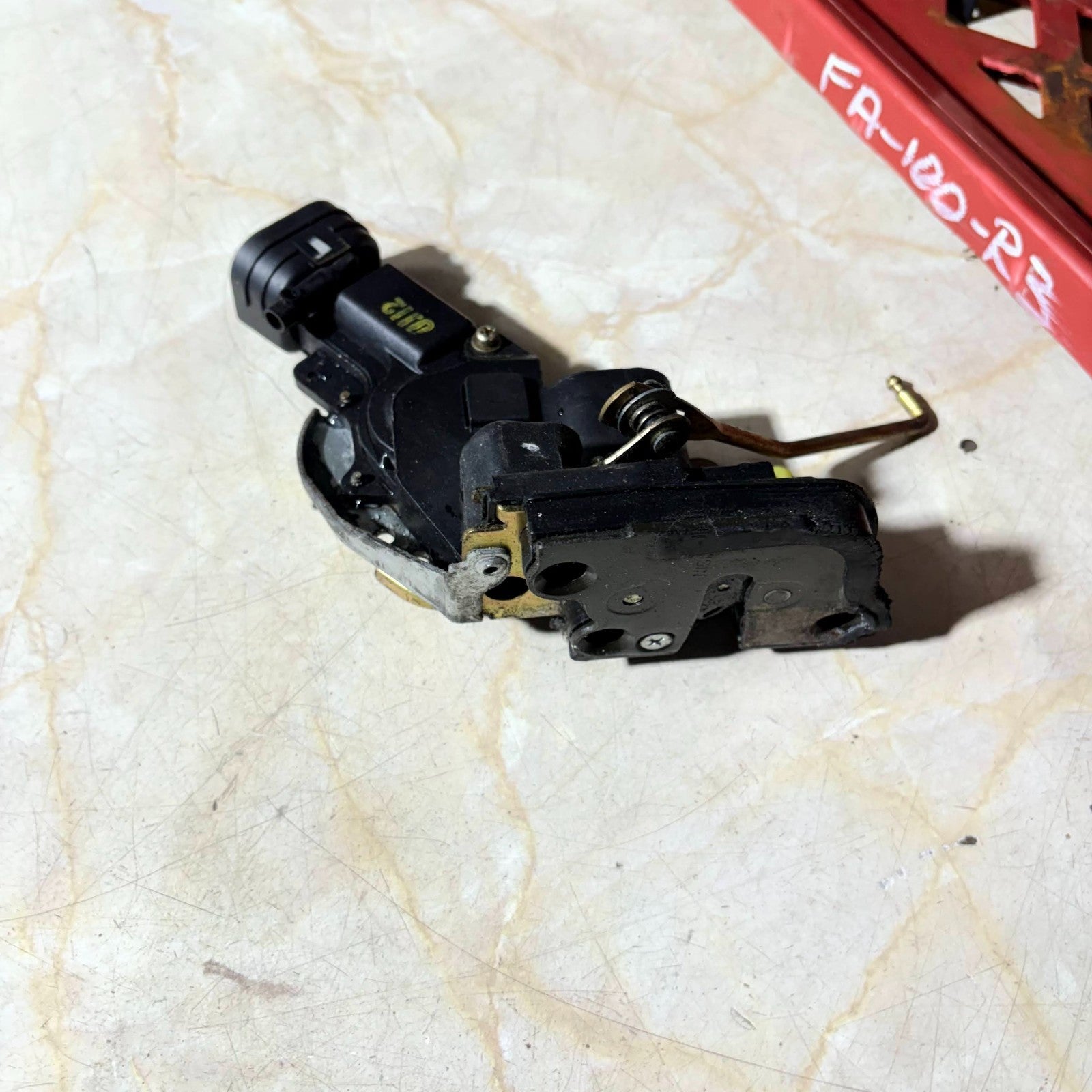 Suzuki Grand Vitara (2001-2005) Rear Passenger Side Door Central Locking Catch