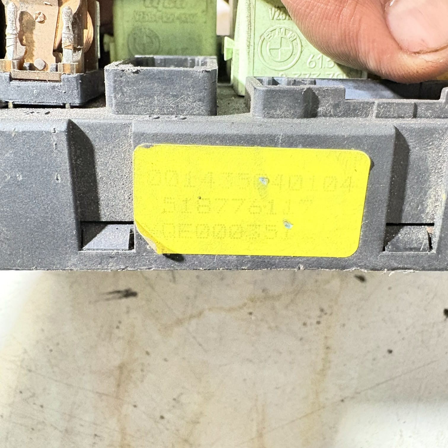 Land Rover L322 Driver rear Fuse Box YQE500290 Ref HG54 2009
