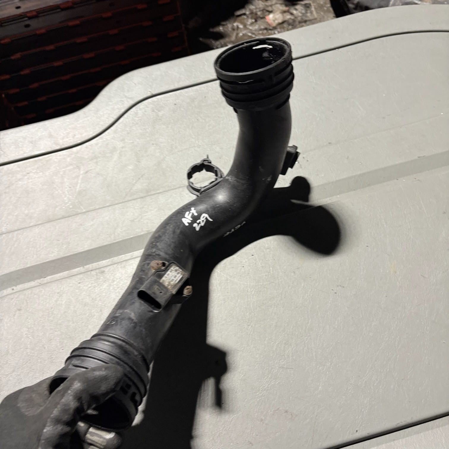 VW Passat B6 05-10 2.0 TDI Turbo Intercooler Pipe Hose 1K0145770D