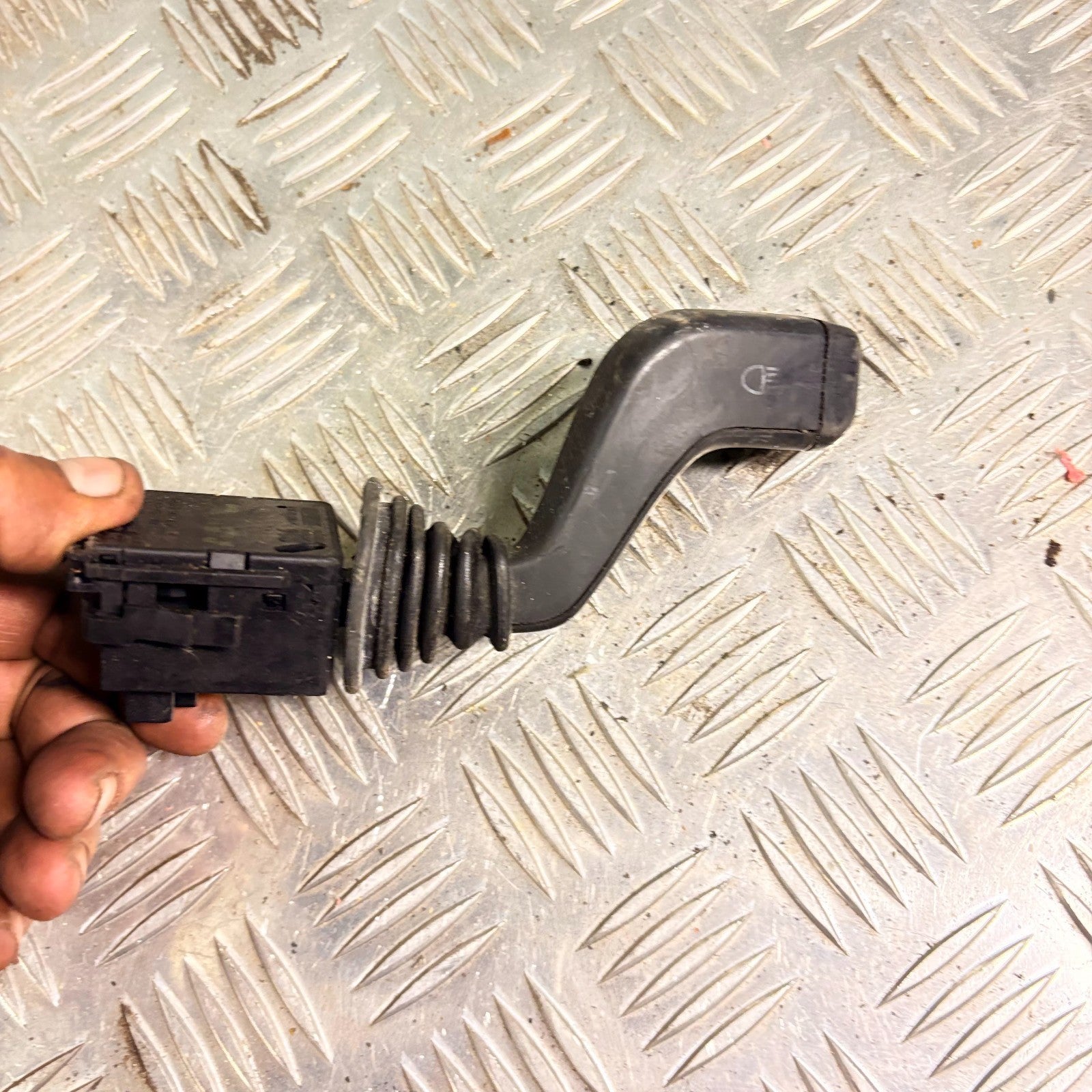 Vauxhall Corsavan indicator control stalk 09185417 2001-2006