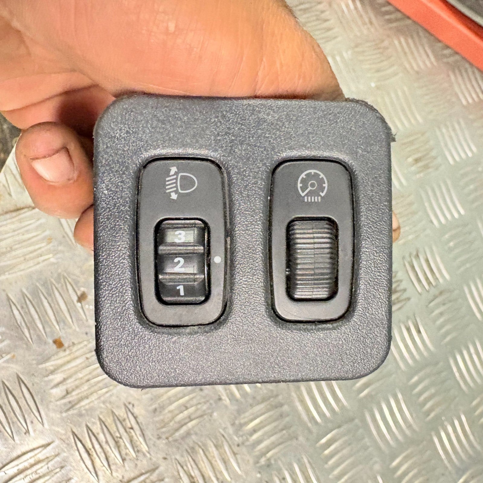 MITSUBISHI SHOGUN HEADLIGHT SWITCH CONTROL ADJUST SWITCH