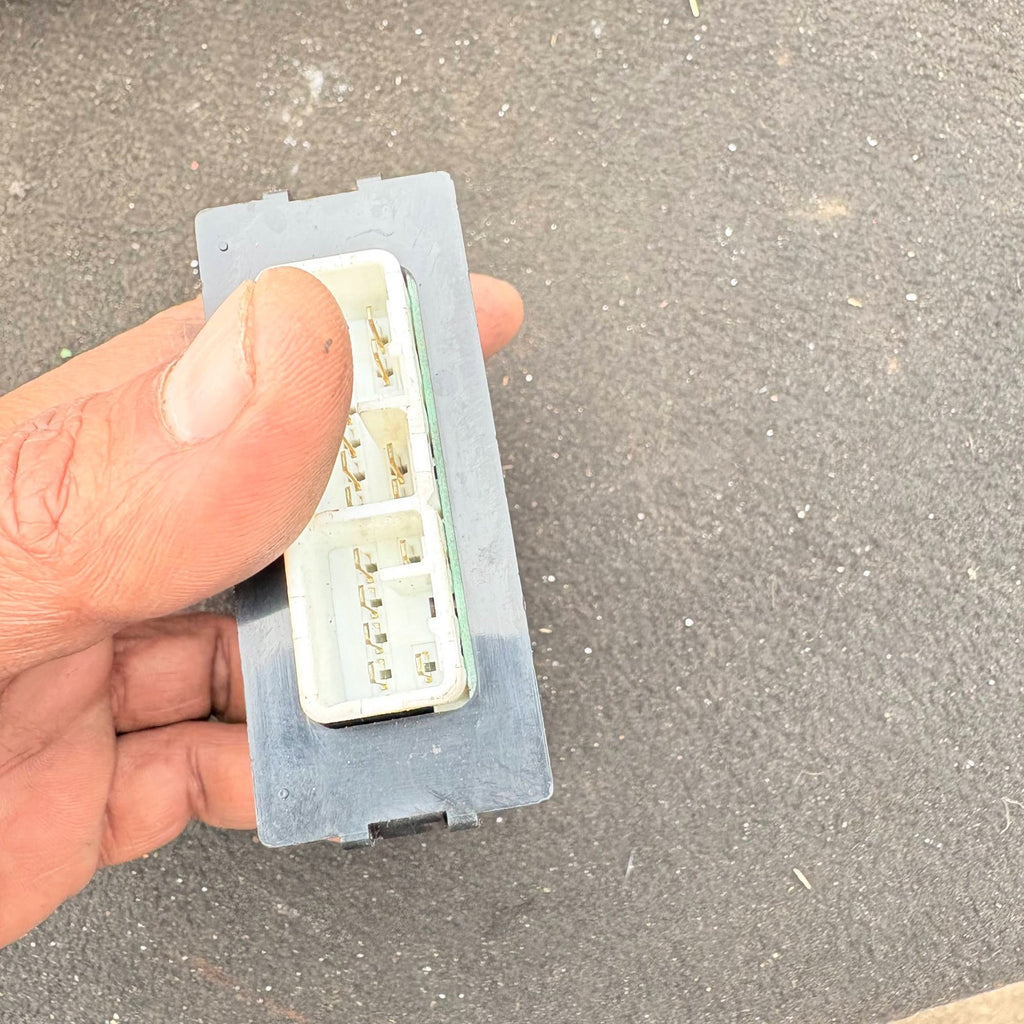 SUZUKI IGNIS MK2 2004-2007 BODY CONTROL MODULE 38860-86G0