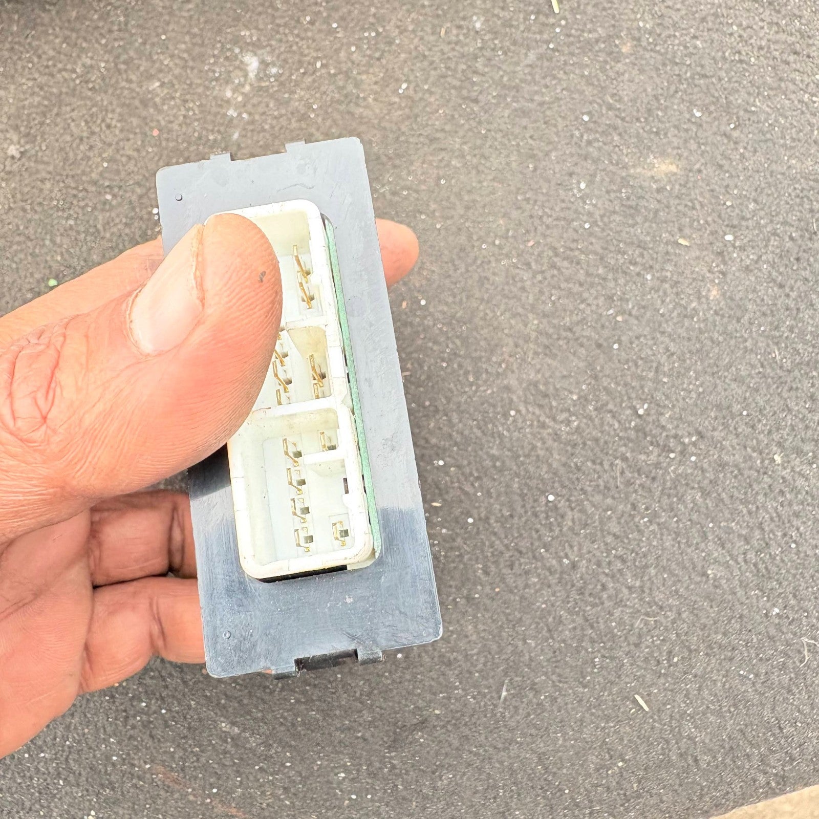 SUZUKI IGNIS MK2 2004-2007 BODY CONTROL MODULE 38860-86G0