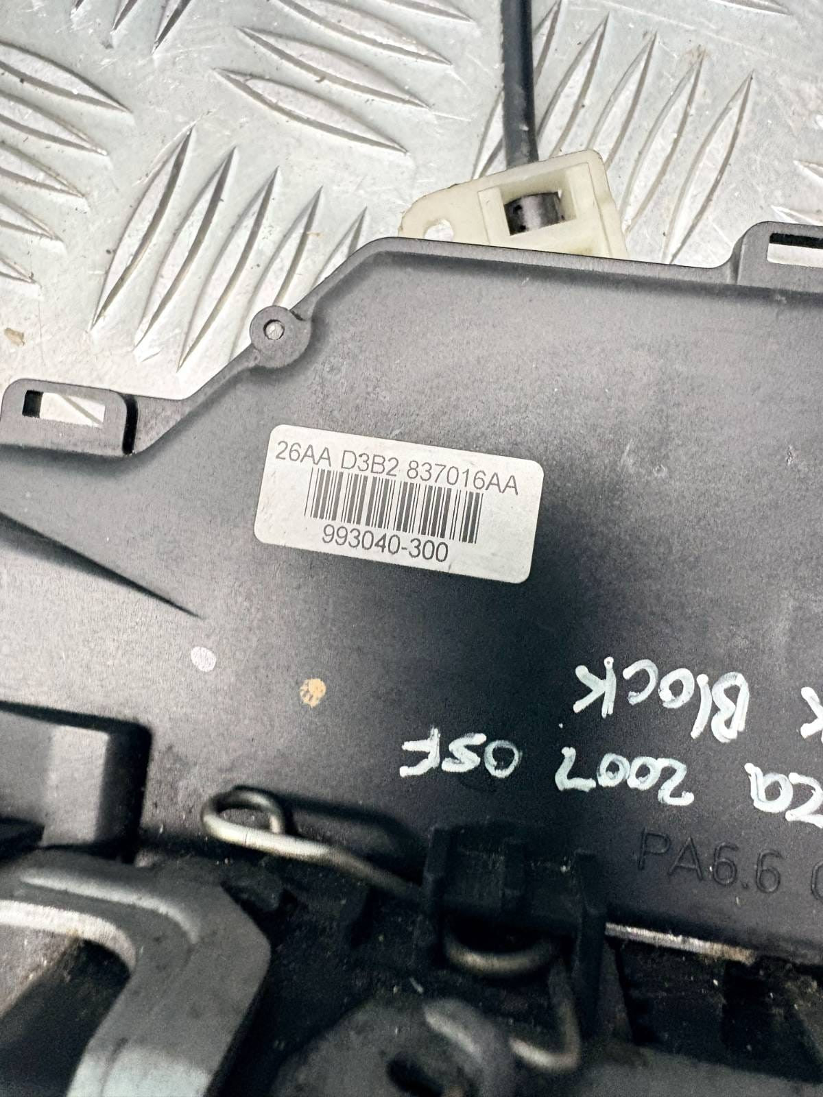 2006-2009 IBIZA 6L2 Door Solenoid SEAT Hatchback Right Front Door Lock Block