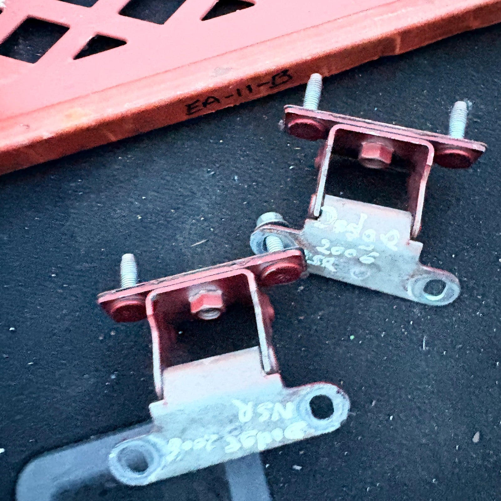 DODGE CALIBER DOOR HINGES PAIR RIGHT/LEFT REAR (2006-2013)