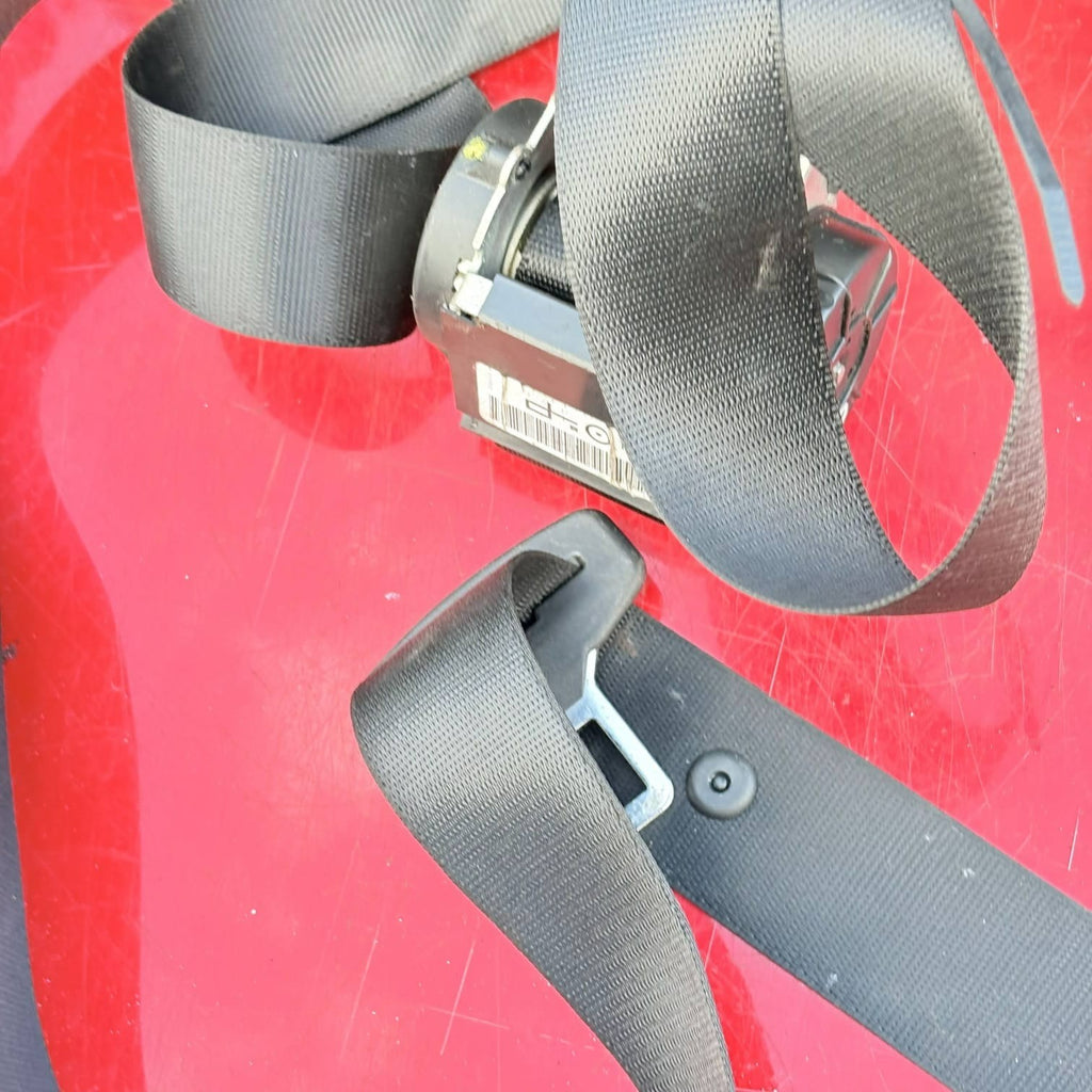 BMW 1 SERIES E87 NEARSIDE Passenger Rear SEATBELT 607051100Z O5611 9139832 NSR