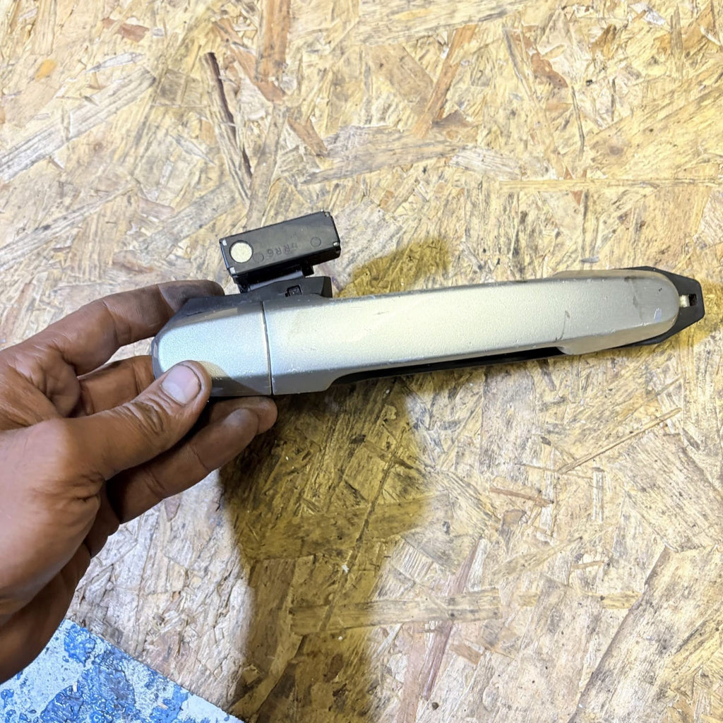 61160CA000V2 EXTERNAL HANDLE DRIVER REAR DOOR TOYOTA COROLLA 61160-CA000-TQ 2006