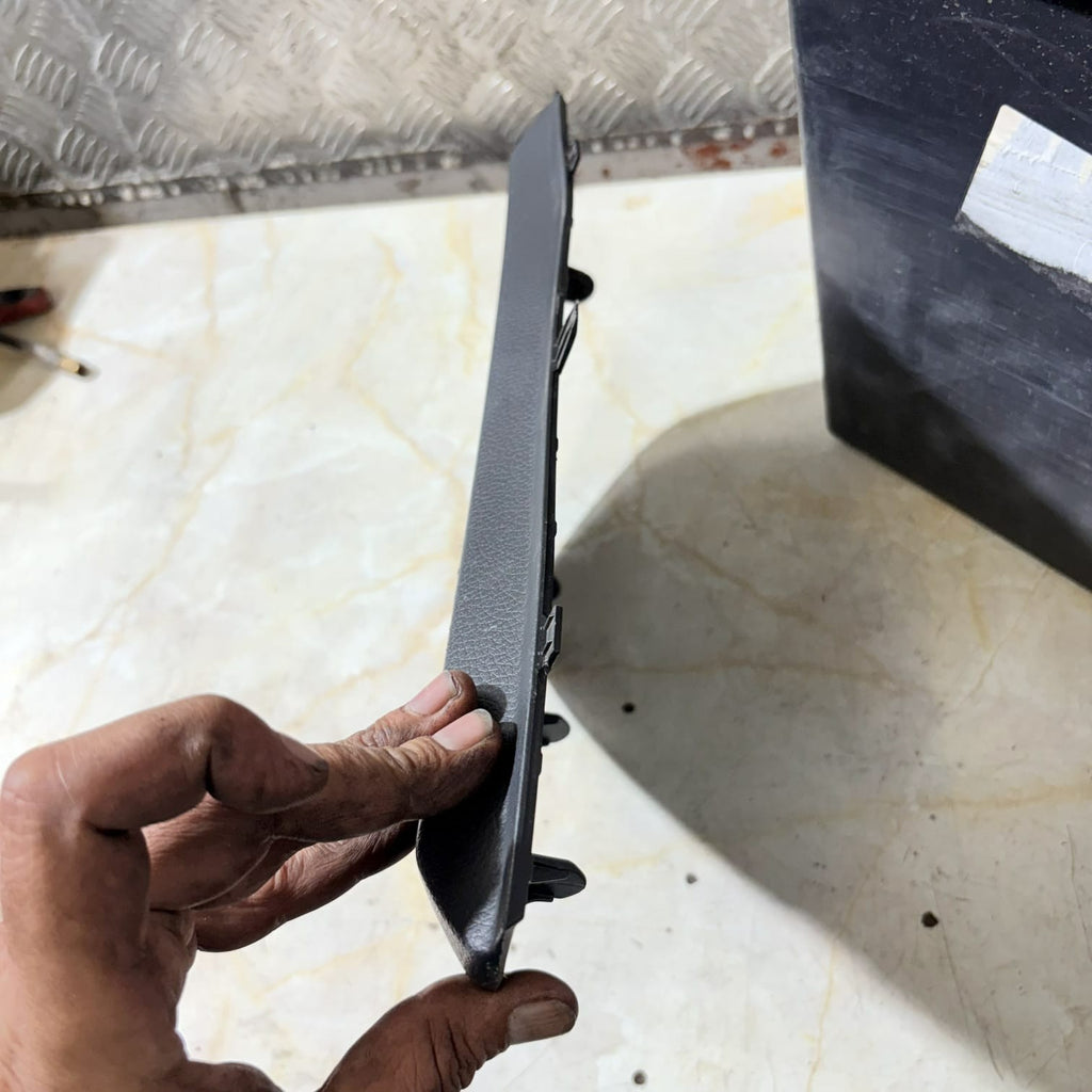NISSAN XTRAIL 684984EAOA 2019 DASHBOARD RIGHT DRIVER SIDE END COVER TRIM