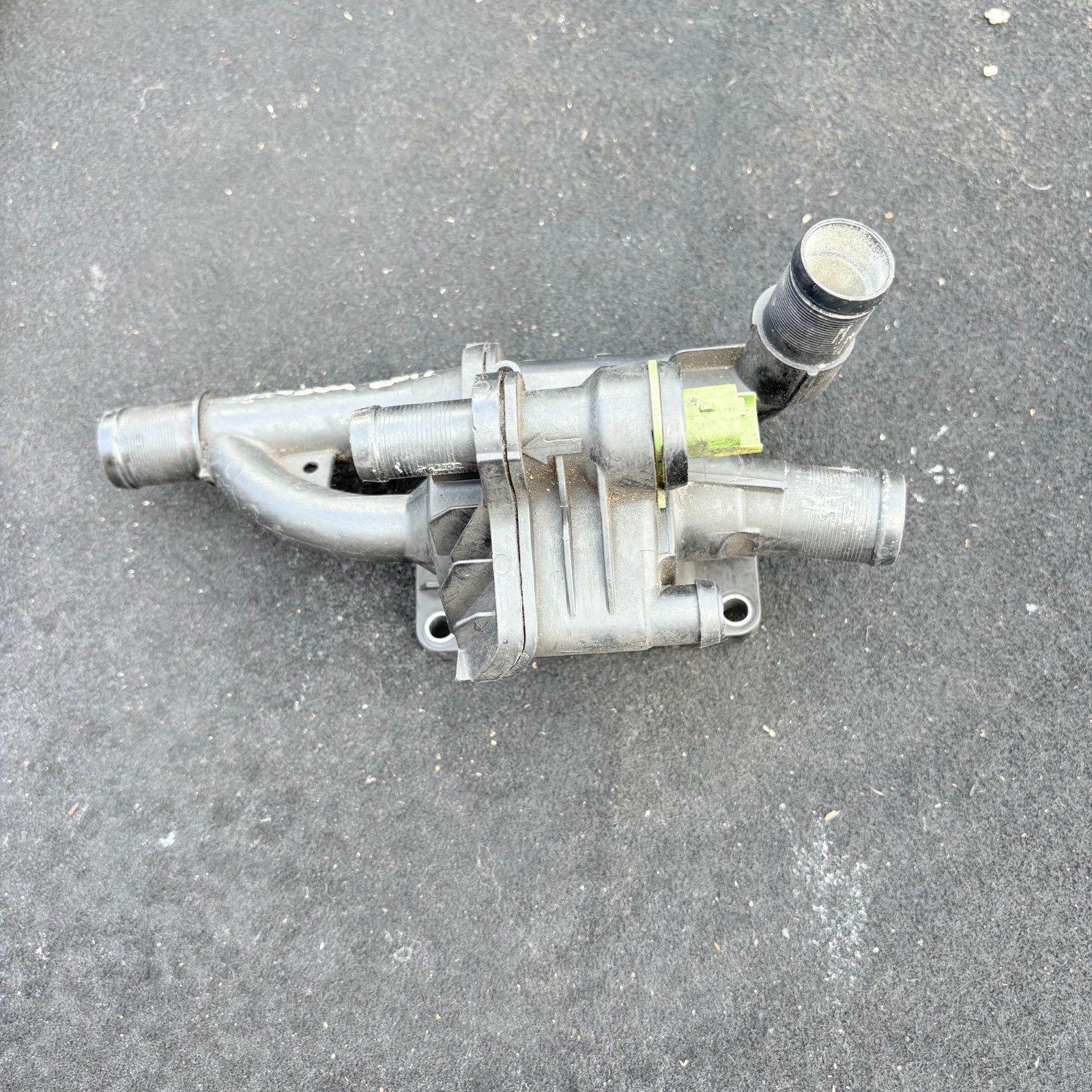 2008-2017 FORD FIESTA THERMOSTAT HOUSING 9670253780