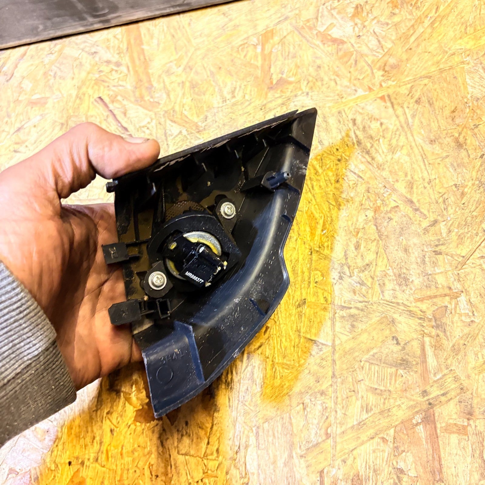 Mitsubishi Lancer Driver Front Door Speaker MR986377 2011
