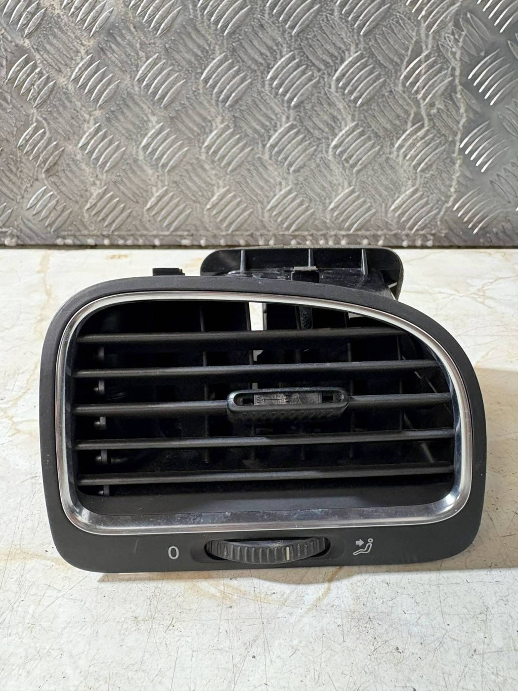 VW Golf Mk 6 Dashboard Drivers Side Right Air vent 5K0819704K 5K0819710D 2009