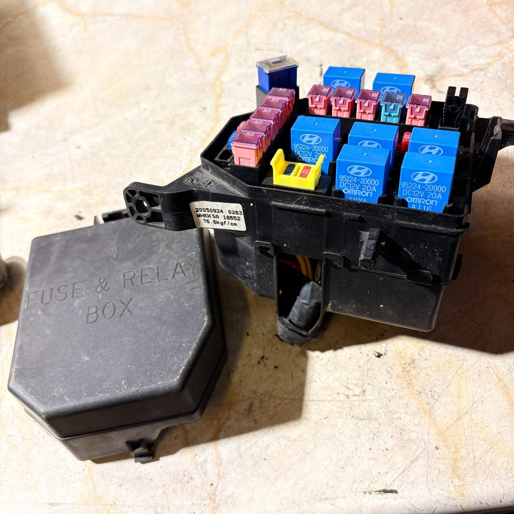 Kia Picanto Mk1 SA 2004-2007 Engine Bay Fuse Relay Box 91940-07500 Under Bonnet