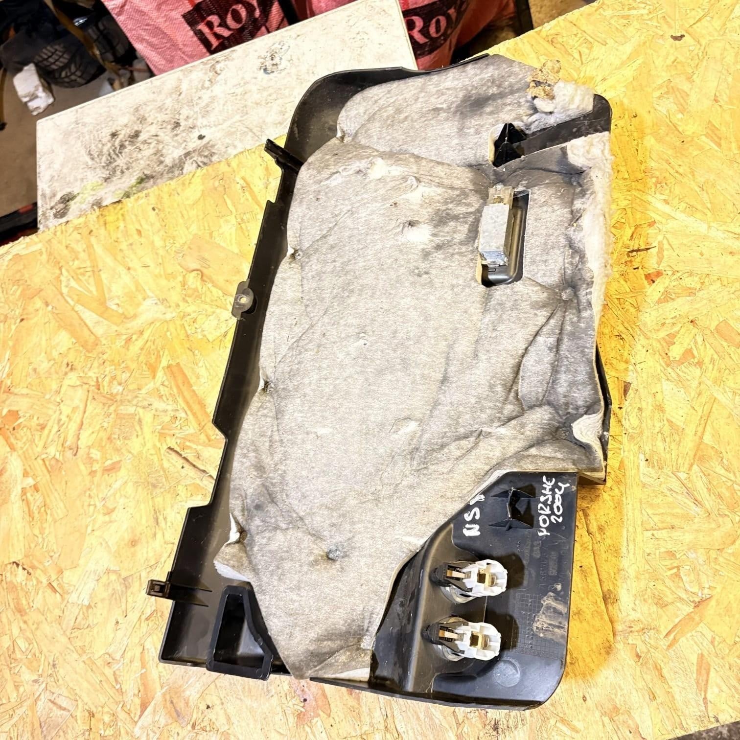PORSCHE CAYENNE PASSENGER FRONT  SIDE UNDER DASH PANEL 7L5815173A 2004