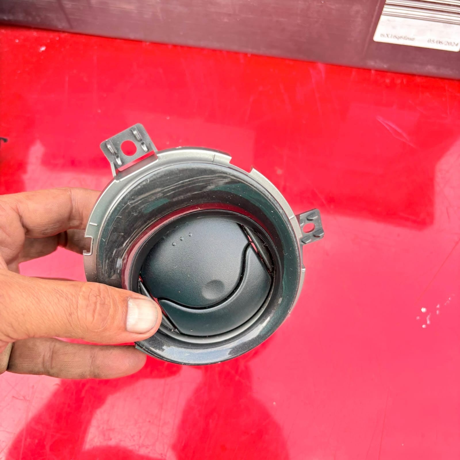 2014 NISSAN JUKE ACENTA PASSENGER SIDE DASHBOARD AIR VENT 687601KK0A