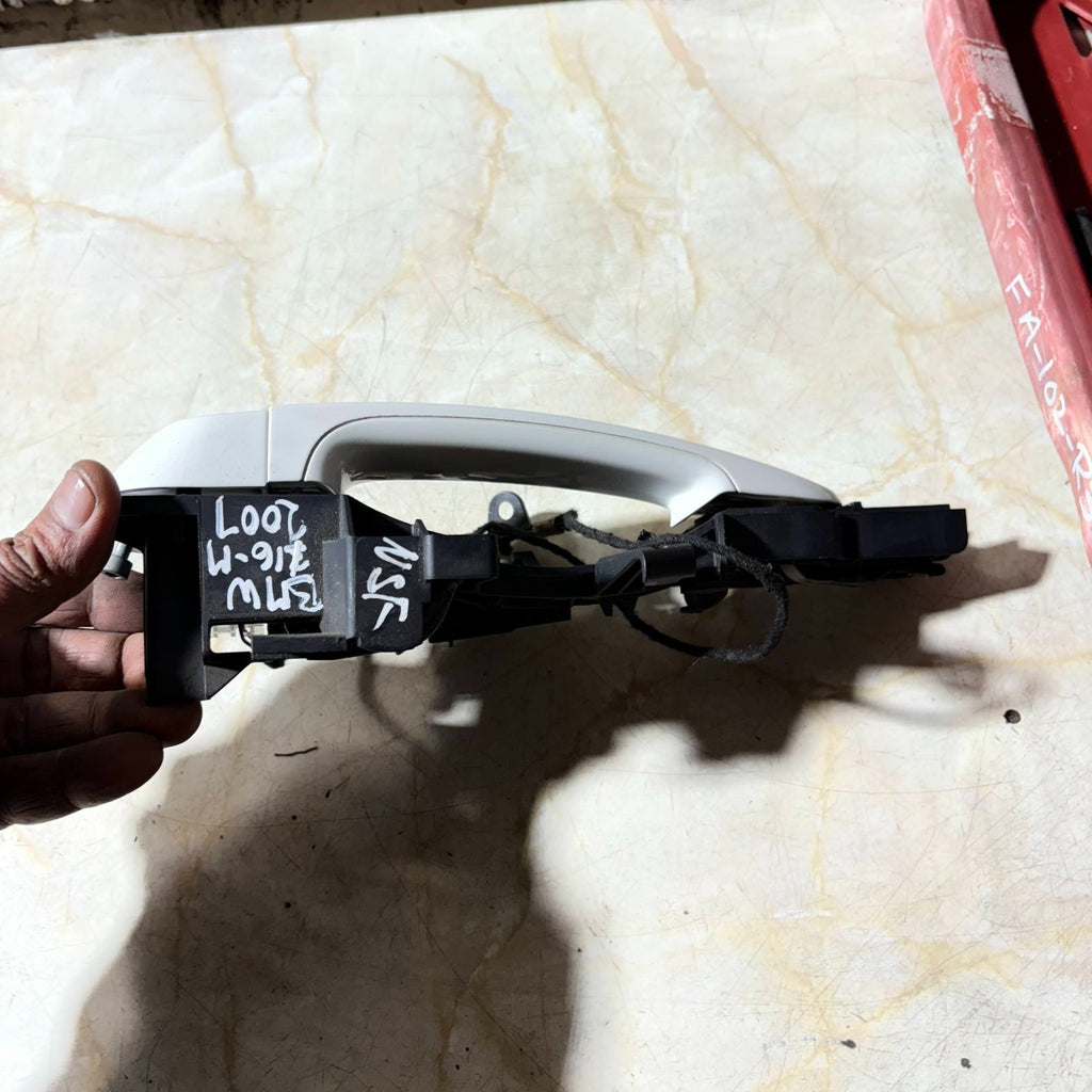 2007 BMW 1 SERIES 116M DOOR HANDLE OUTER LEFT FRONT PASSENGER SIDE 140107-10