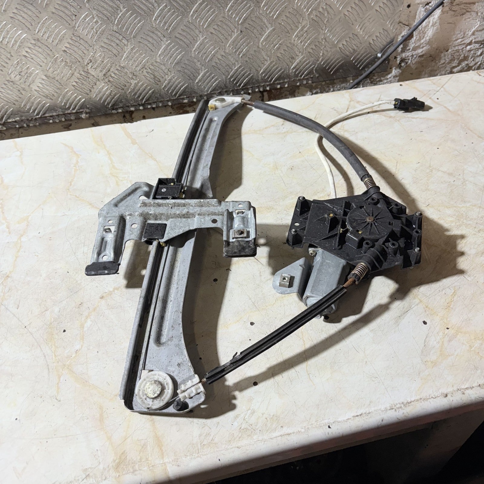 Chrysler 2001-2005 Front Passenger Nearside Door Window Regulator