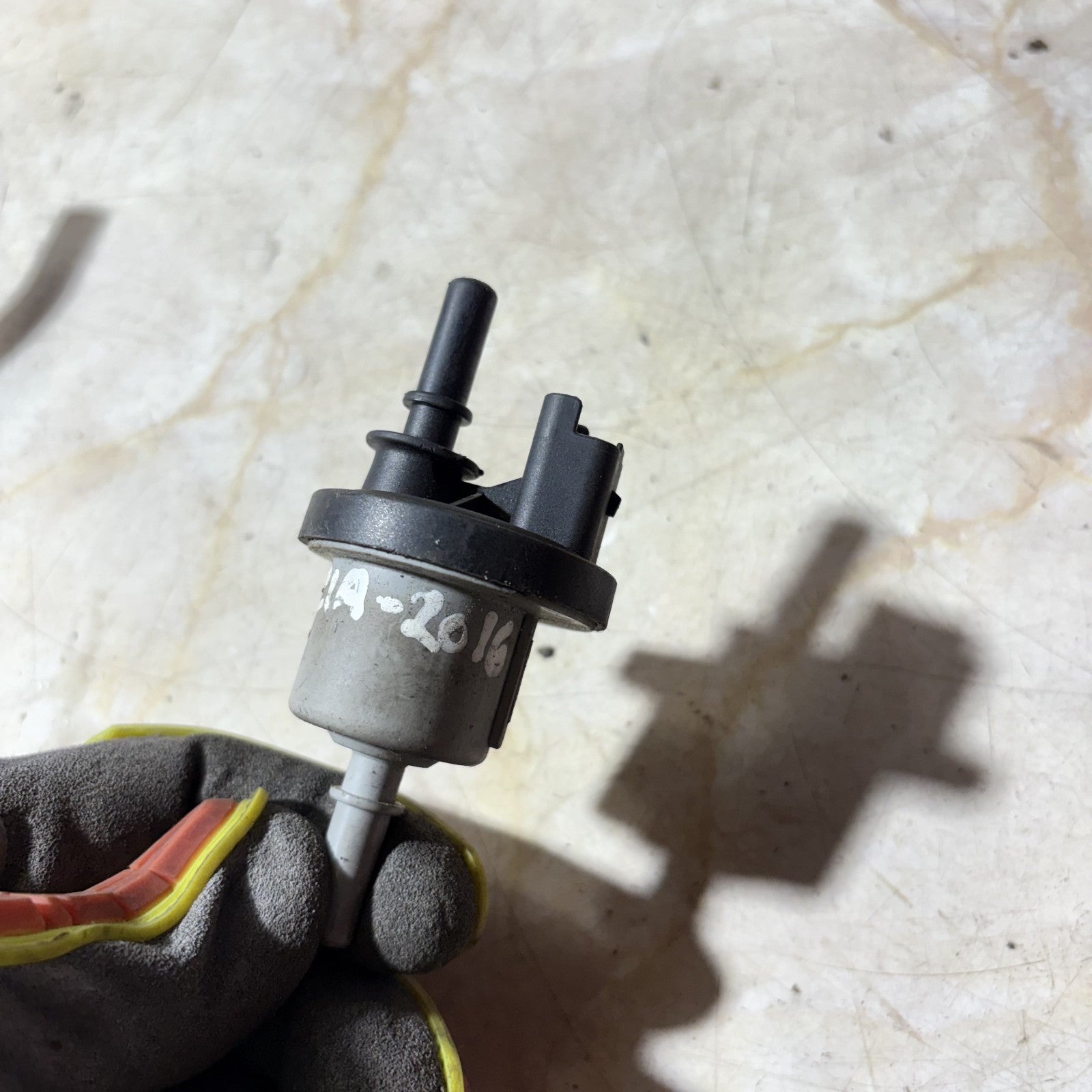 VACCUM VALVE DACIA LOGAN 2016 0.9 PETROL SOLENOID 269516045