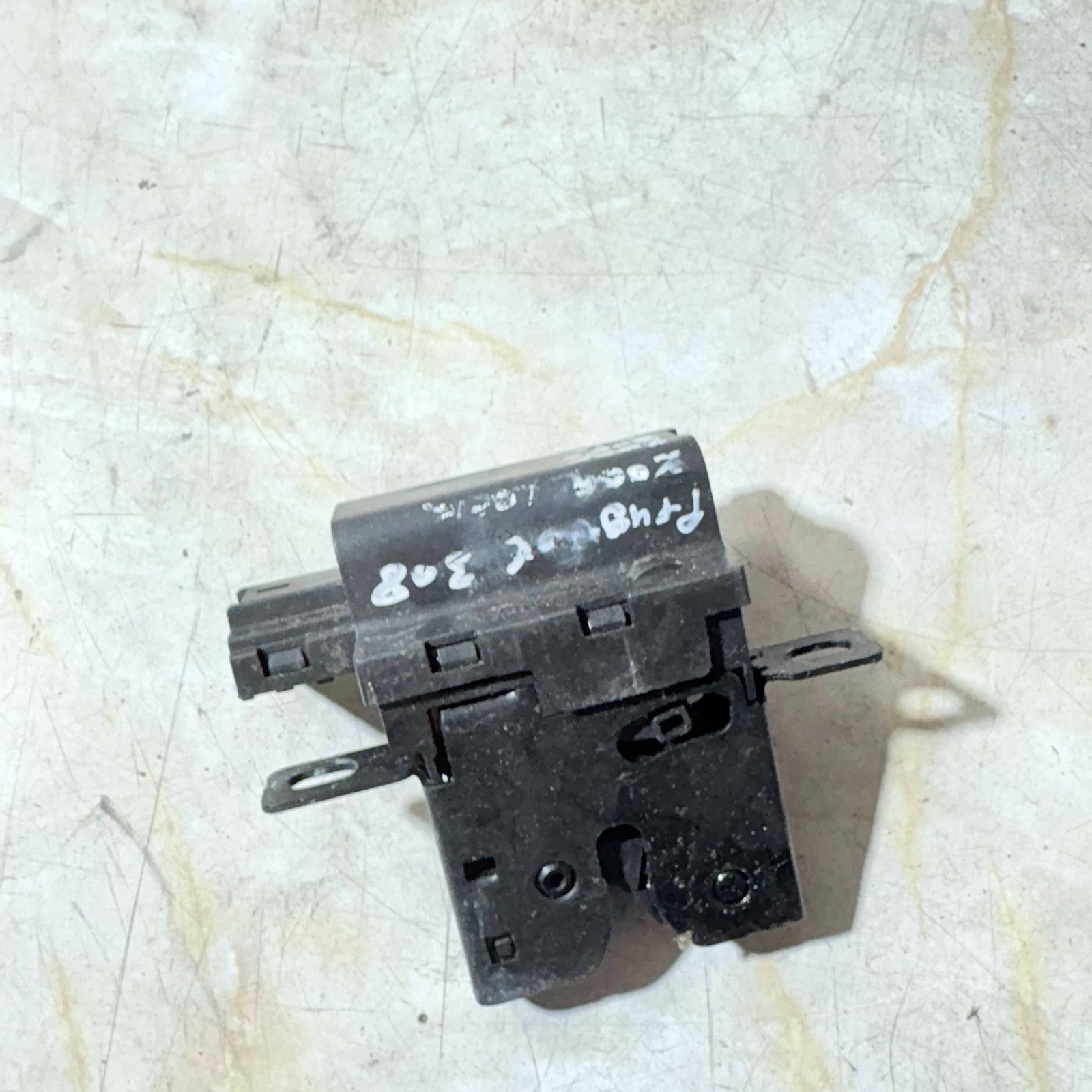 Peugeot 308 2007-2013 Tailgate window lock catch latch
