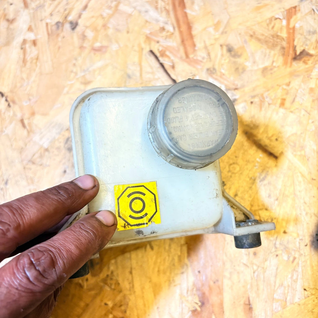 ALFA ROMEO BRAKE FLUID RESERVOIR TANK BOTTLE