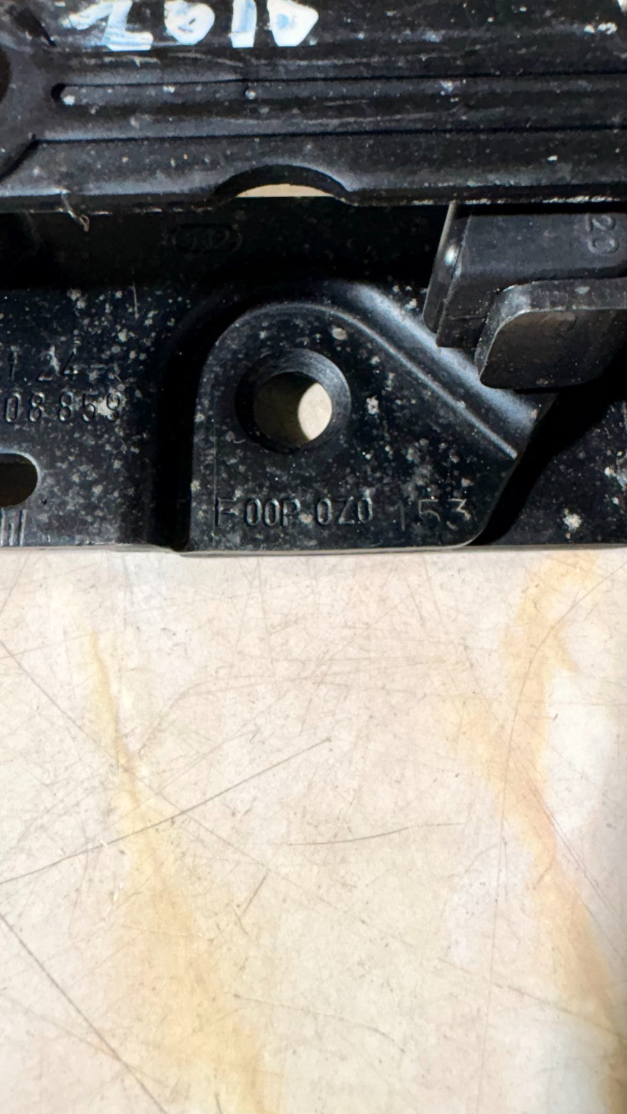 RANGE ROVER 2010 TAILGATE BOOT LOCK PLATE STRIKER 8408859