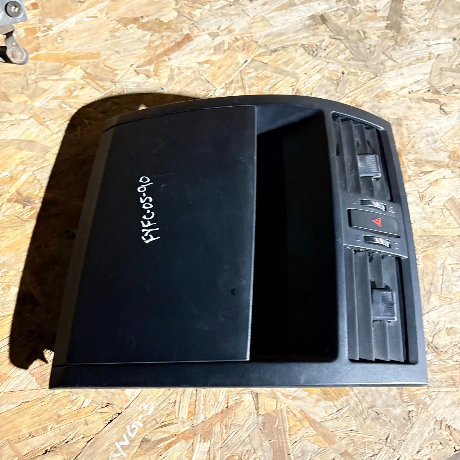 Mazda 6 GH 2008?2012 Interior Centre Console Air Vents Hazard Switch Clock
