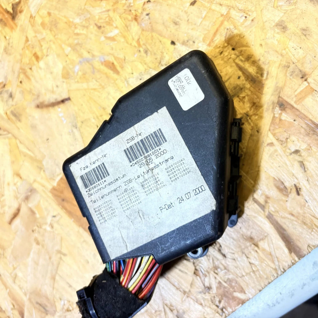 AUDI A8 D3 3.0 TDI DIESEL FUSE RELAY BOX 8D1941824 30680111 2000