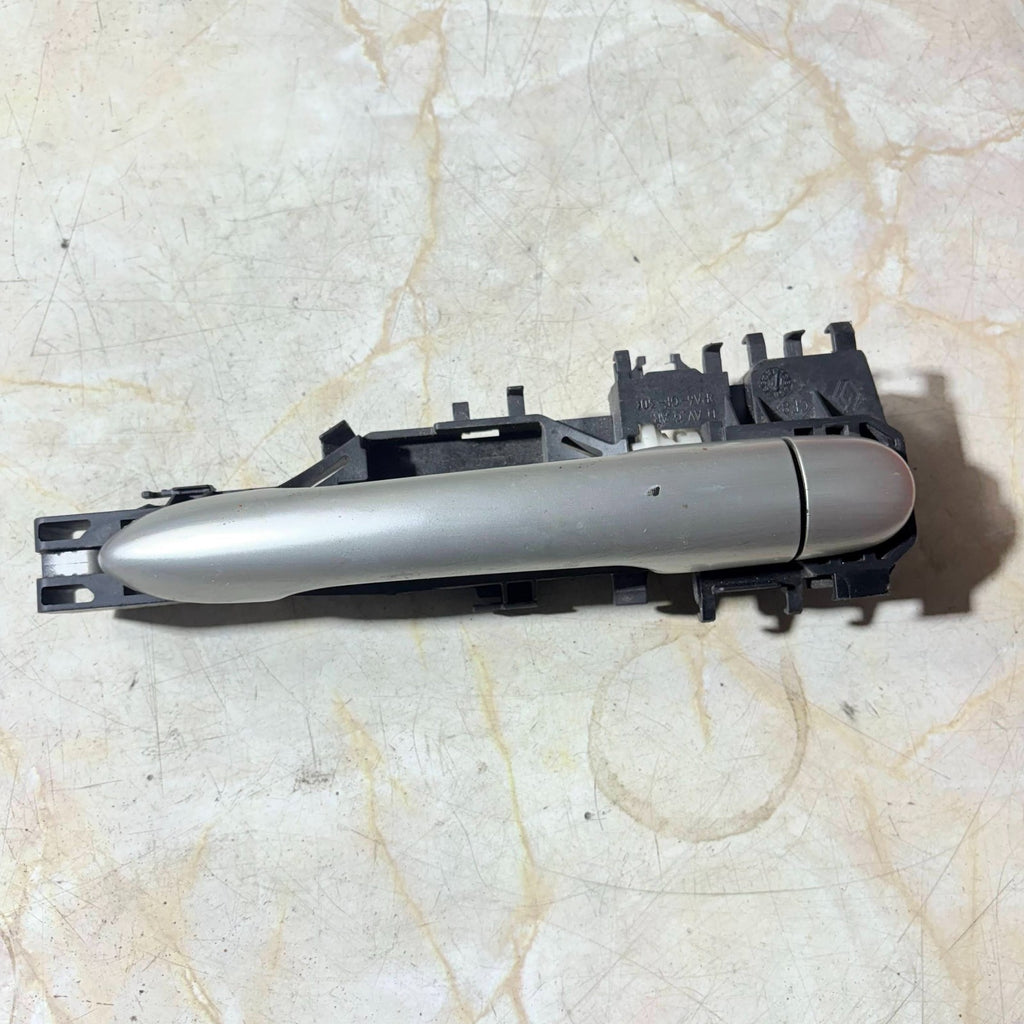 2005 RENAULT SCENIC MK3 EXTERIOR DOOR HANDLE FRONT RIGHT DRIVER SIDE