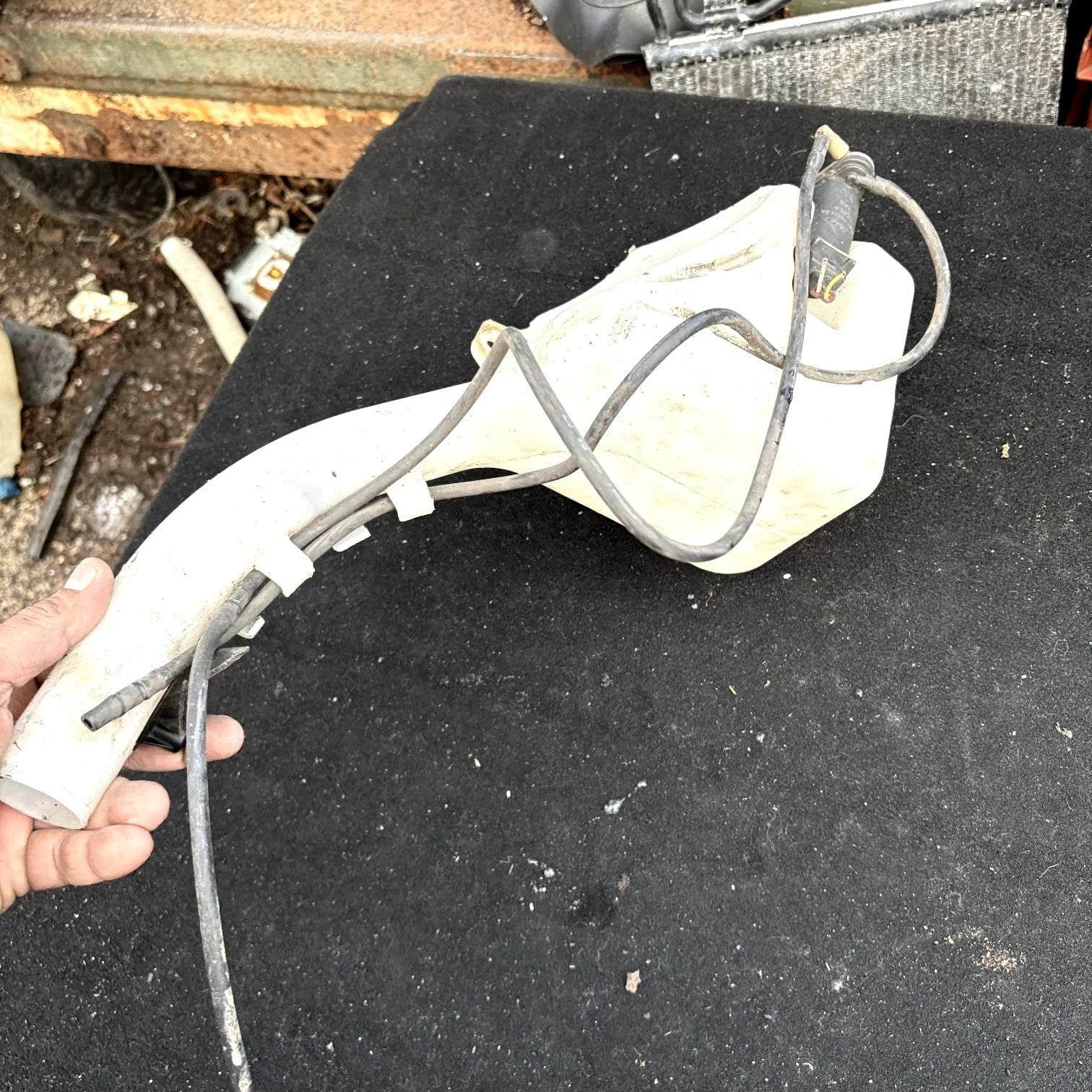 FORD FIESTA MK6 WINDSCREEN WASHER BOTTLE TANK 2S6117618AH 2007