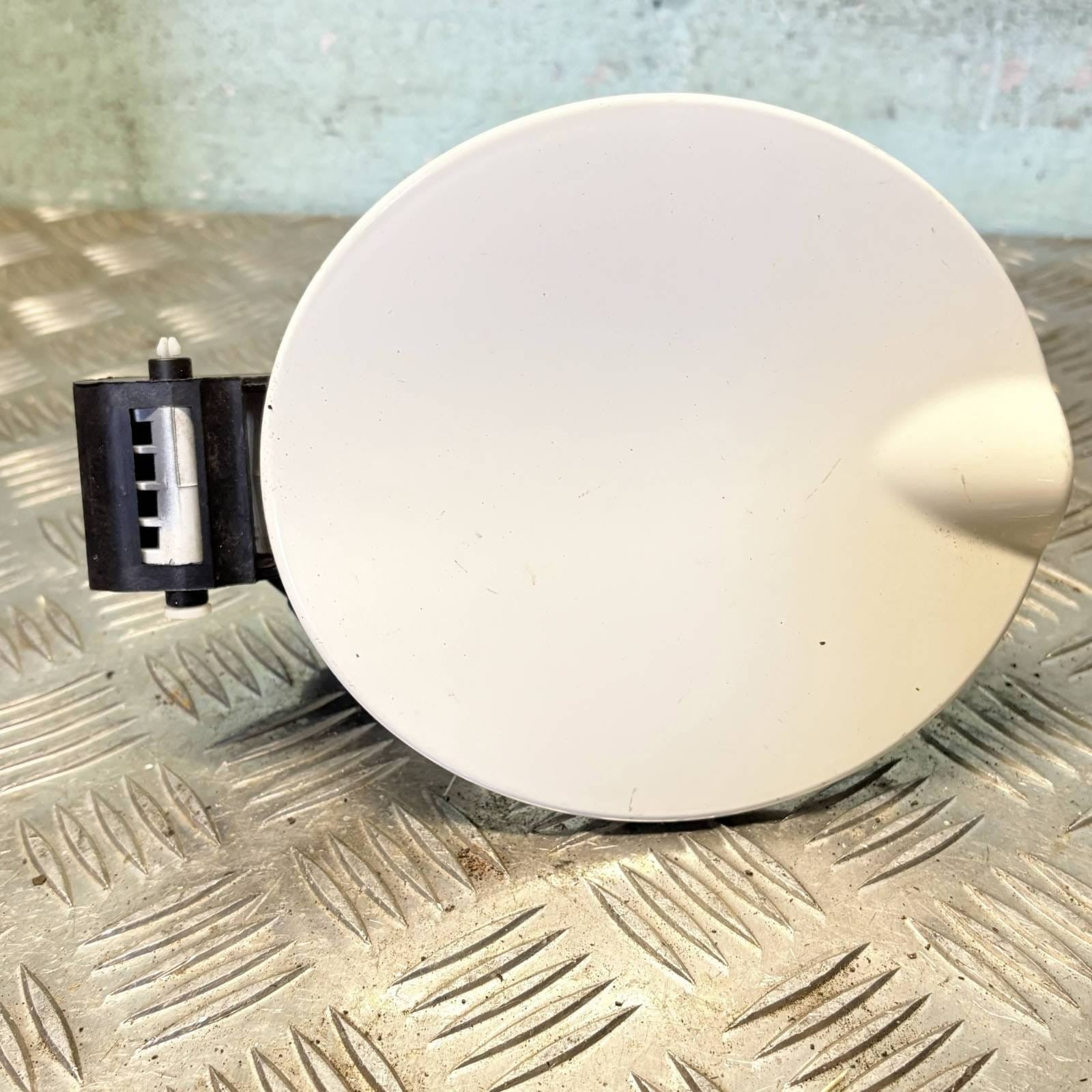 FIAT 500 500C 2007-2024 FUEL FILLER FLAP DOOR COVER WHITE 268A 51785379