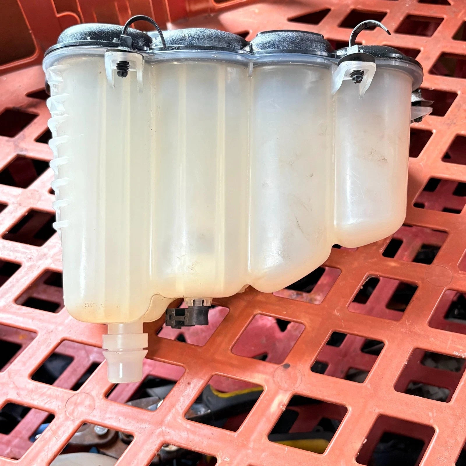 Range Rover Velar L560 2017-23 & Sport L494 2014-22 Coolant Tank YC15-8B099-AA