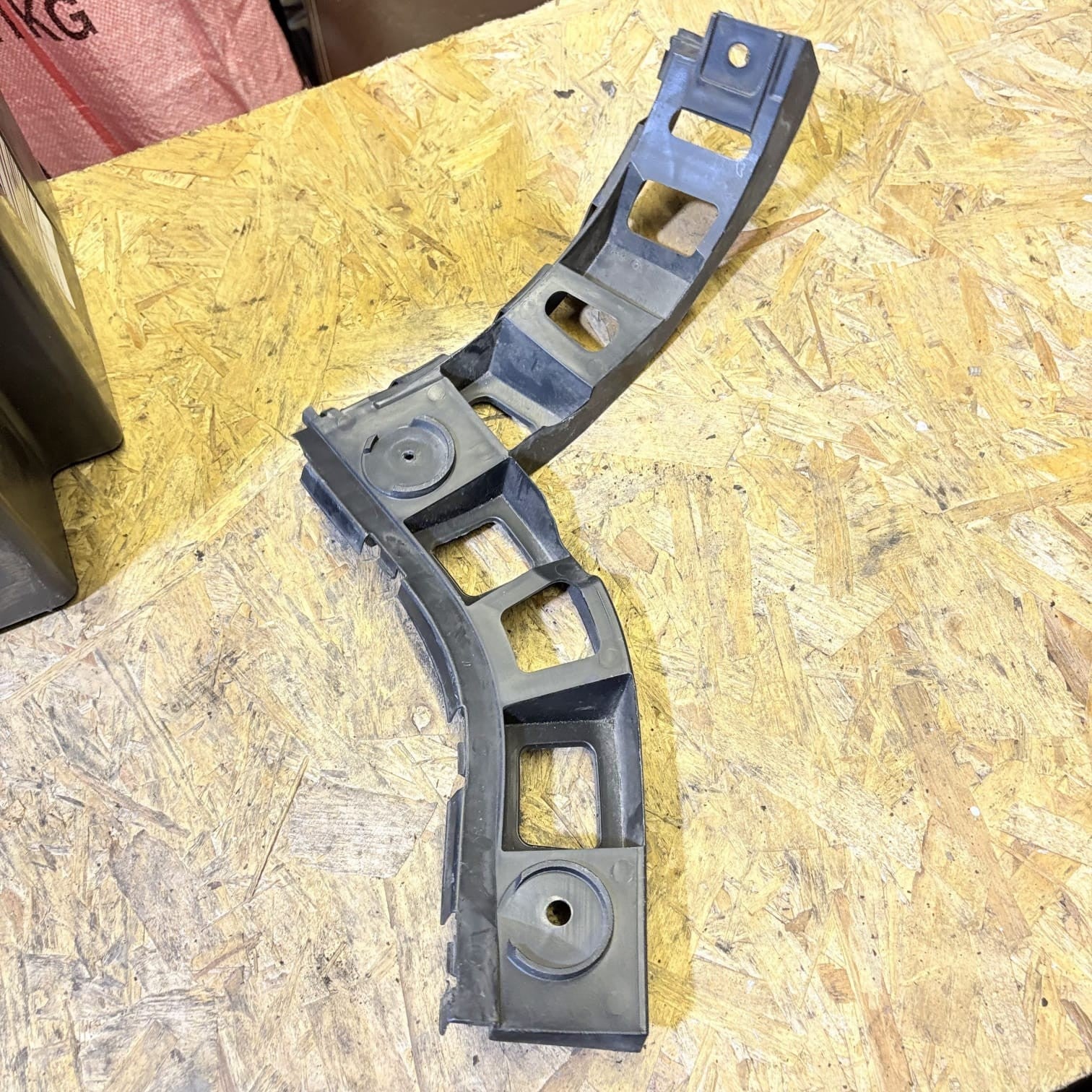 Volkswagen Tiguan 2007-2015 Rear Right Driver Side Bumper Bracket 5N0.807.394.A