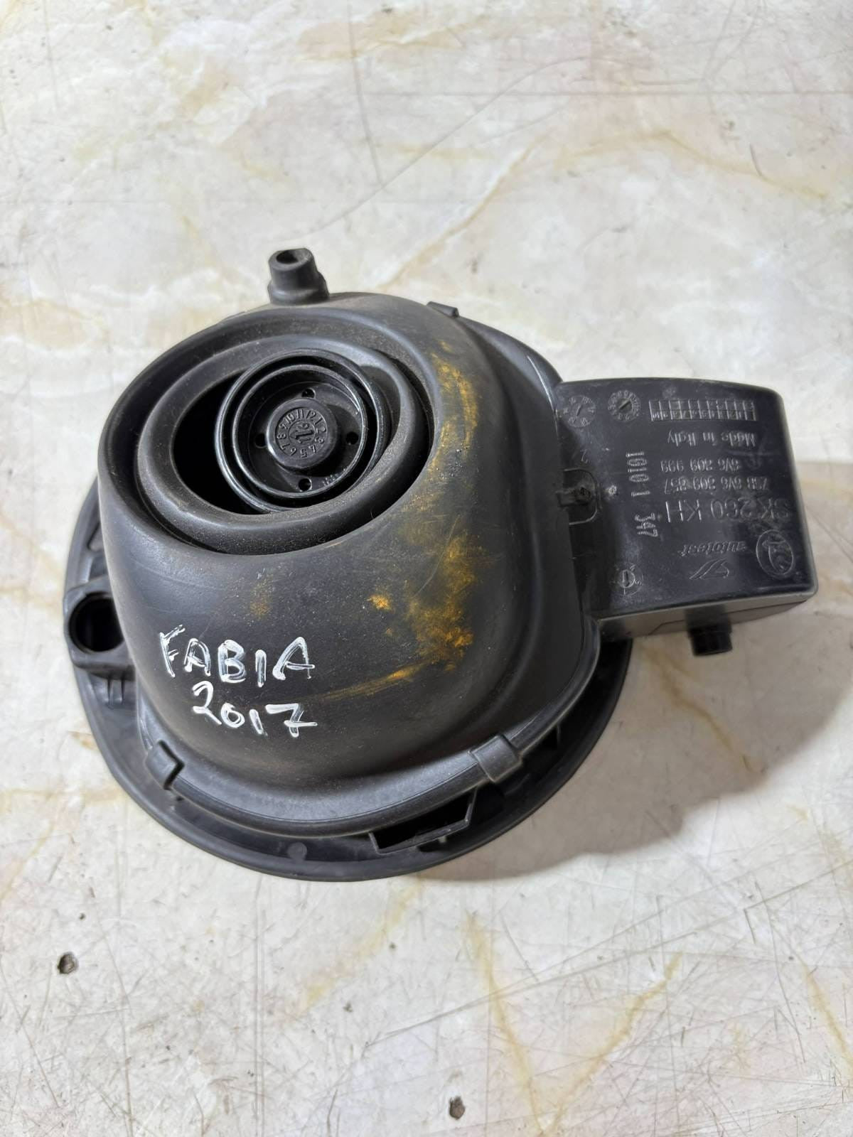 SKODA FABIA 2015 Mk3 (NJ) Fuel Filler Flap in White (F9E) 6V6809857 2017