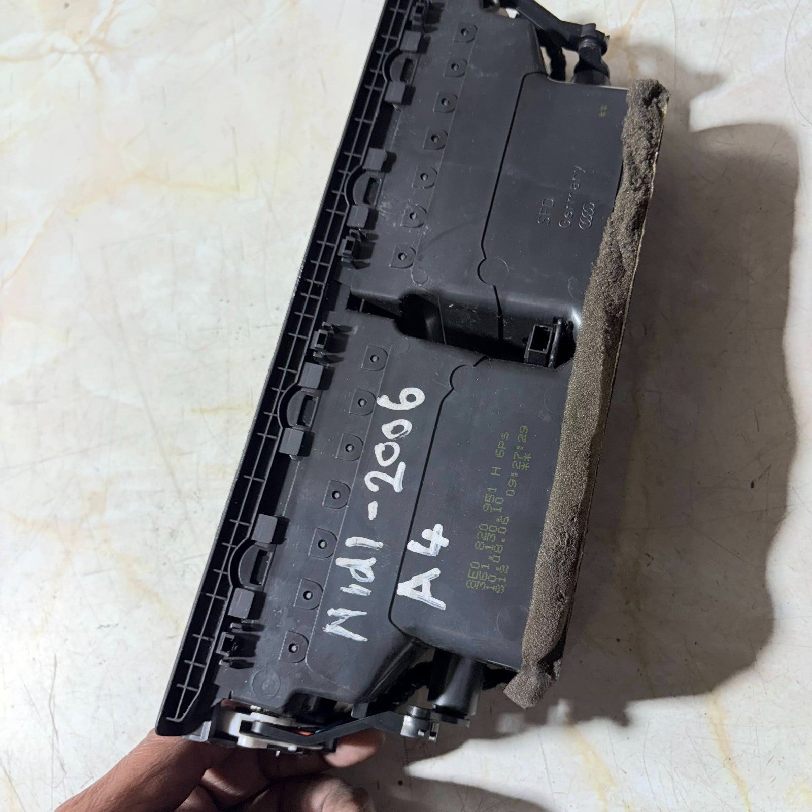 Audi A4 8E B6/B7 2001-2008 Centre Dashboard Air Vent 8E0820951H