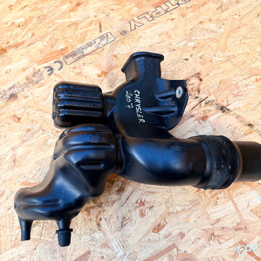 CHRYSLER 300C AIR INTAKE RESONATOR BOX PIPE 04591871AB 2007