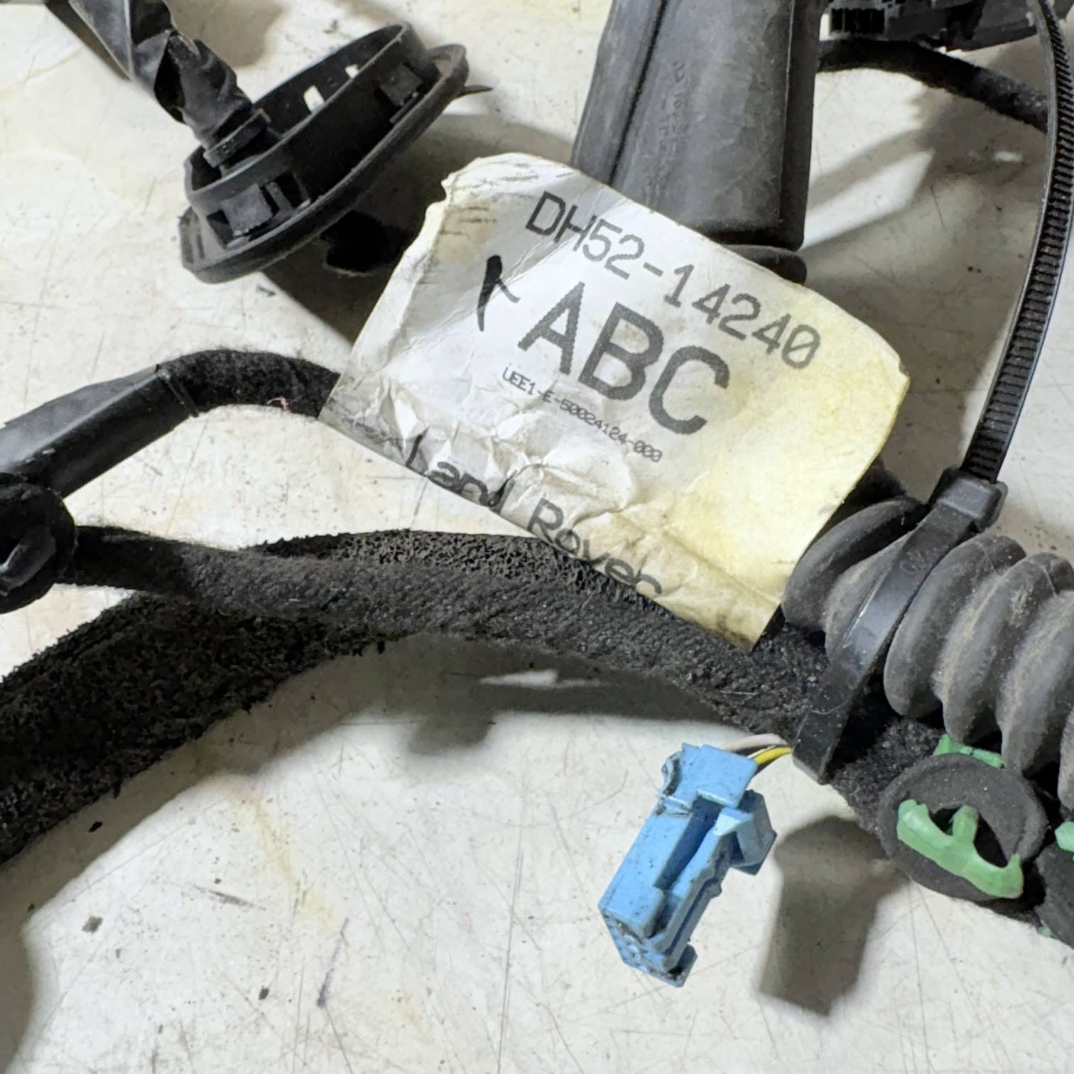 LAND ROVER FREELANDER 2 NEARSIDE REAR DOOR WIRINGHARNES DH52-14240 ABC 2007
