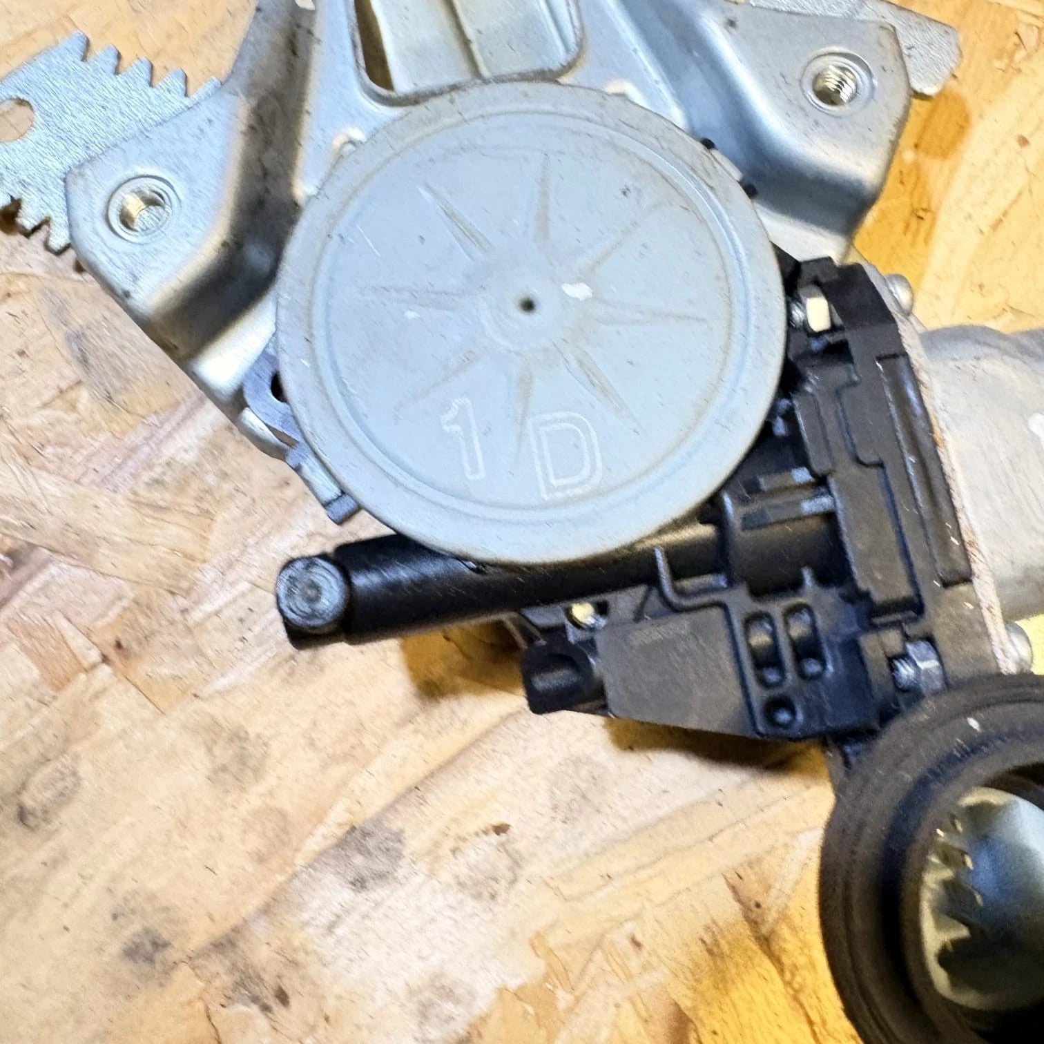 Daihatsu Sirion 2005-2011 OSR Rear Right Window Regulator Motor 85720-B2030