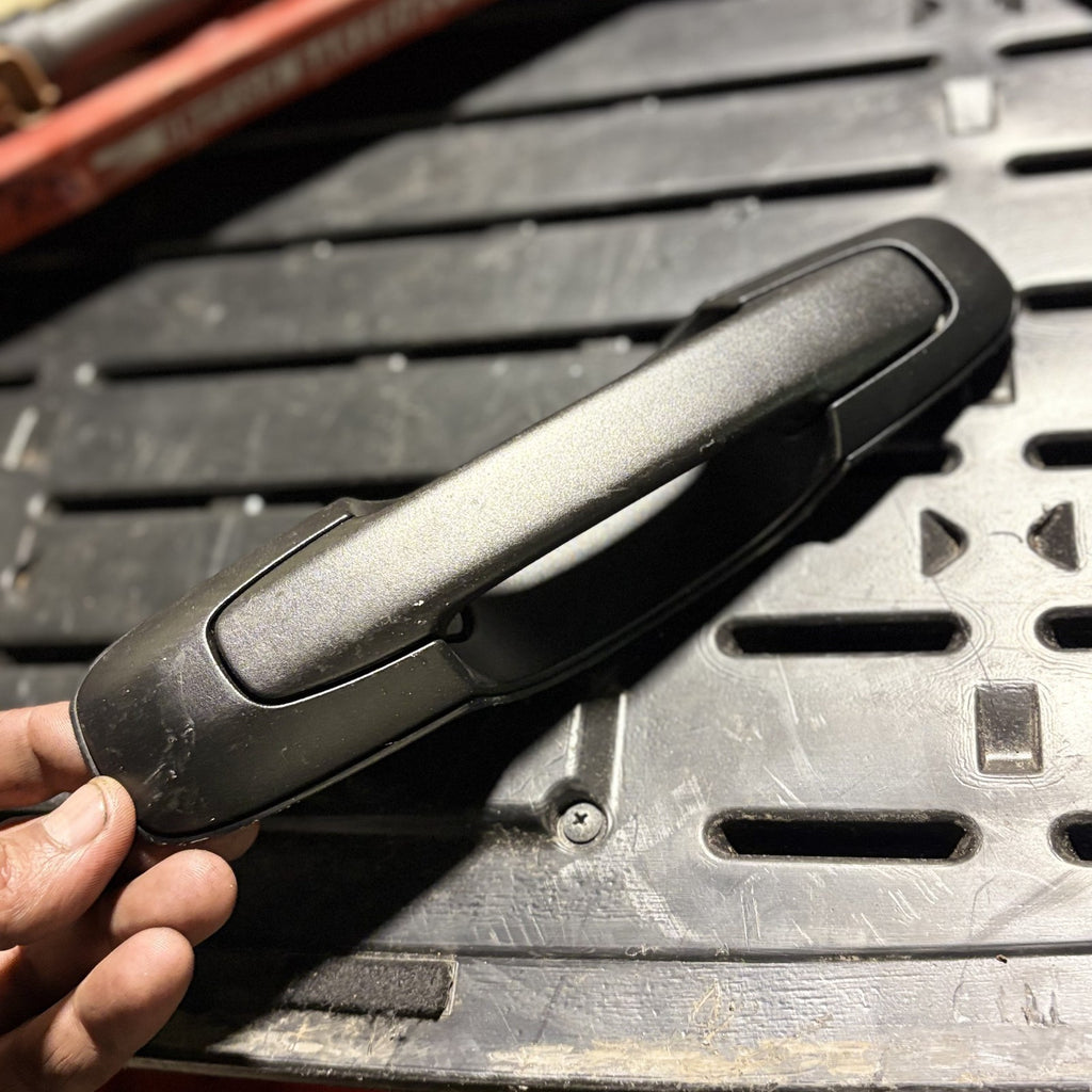SUZUKI VITARA 1998-2005 Right Drivers Side Front Door Exterior Handle 8281056D00