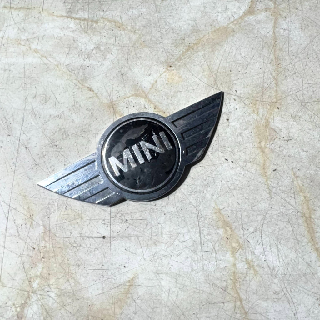 MINI COOPER ONE R50 2001-2006 FRONT BADGE LOGO EMBLEM 7026184 22776