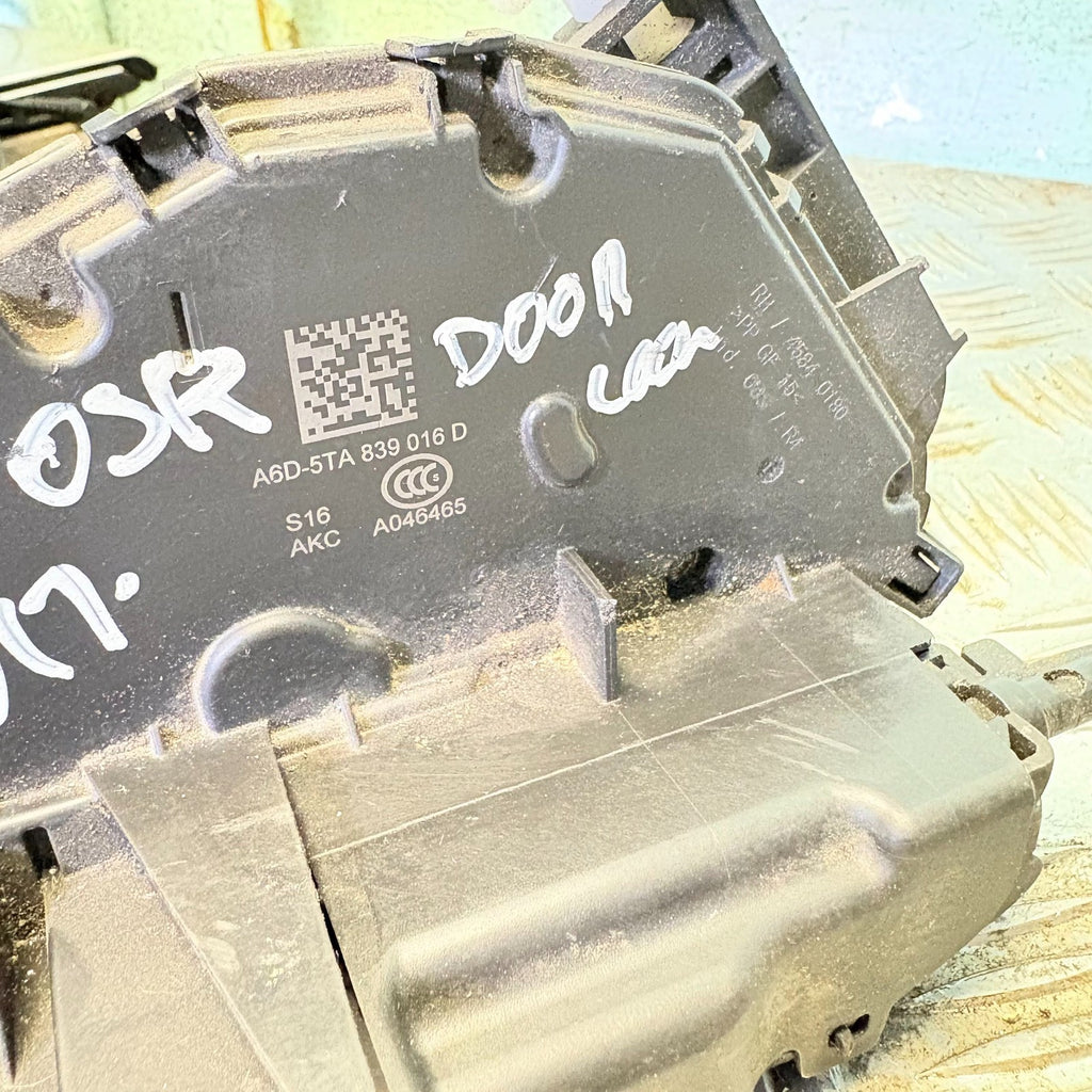 SKODA FABIA DOOR LOCK REAR RIGHT 5TA839016D MK3 NJ 2017