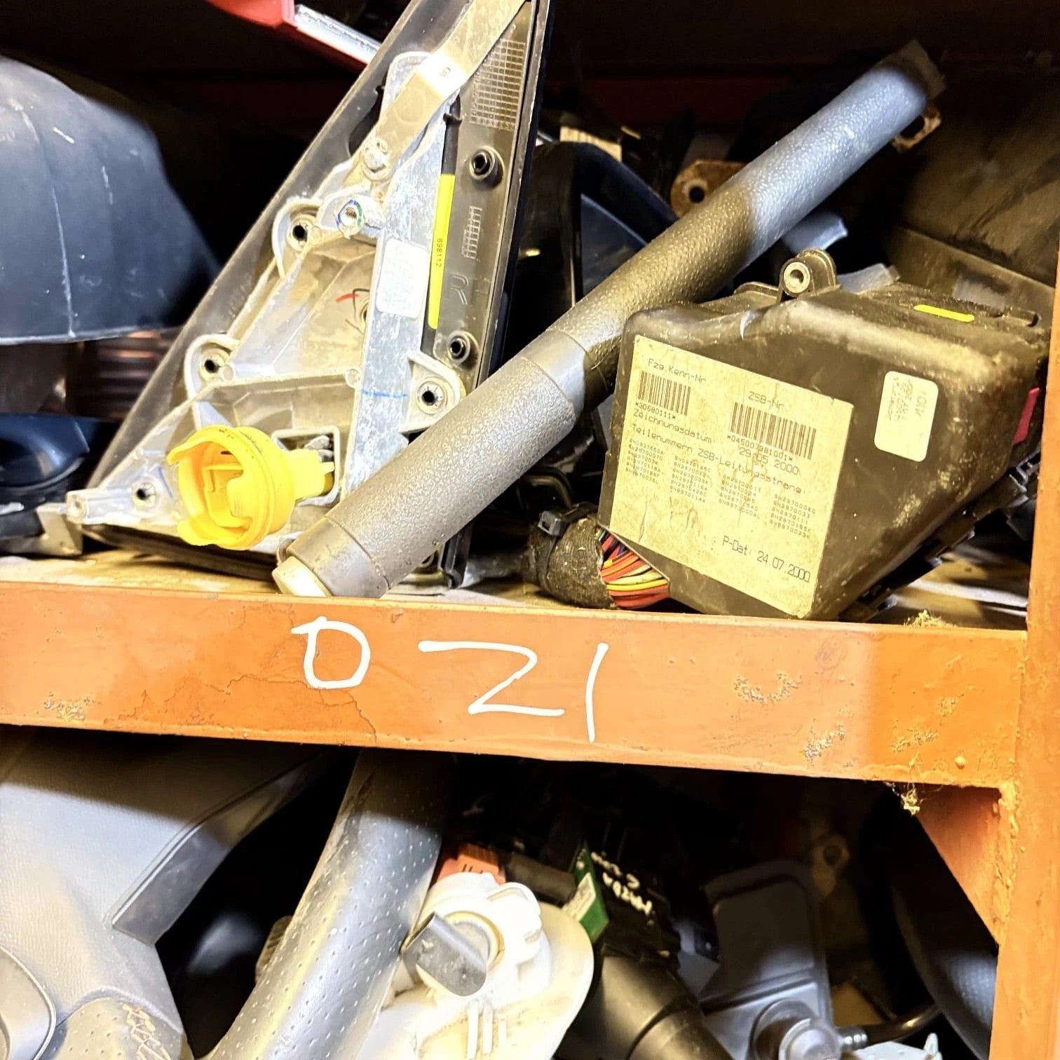 AUDI A8 D3 3.0 TDI DIESEL FUSE RELAY BOX 8D1941824 30680111 2000