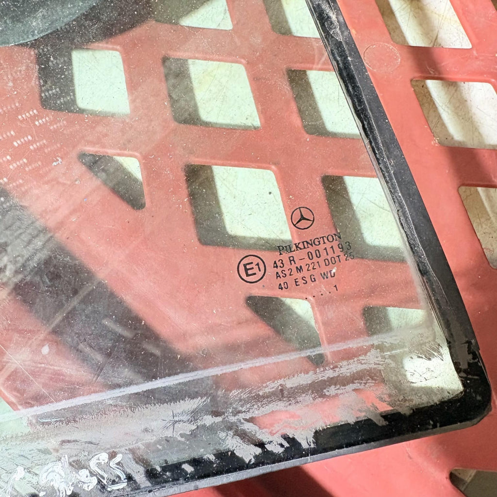 MERCEDES BENZ W203 C CLASS SALOON REAR WINDOW QUARTER GLASS OSR SIDE 43R-001193