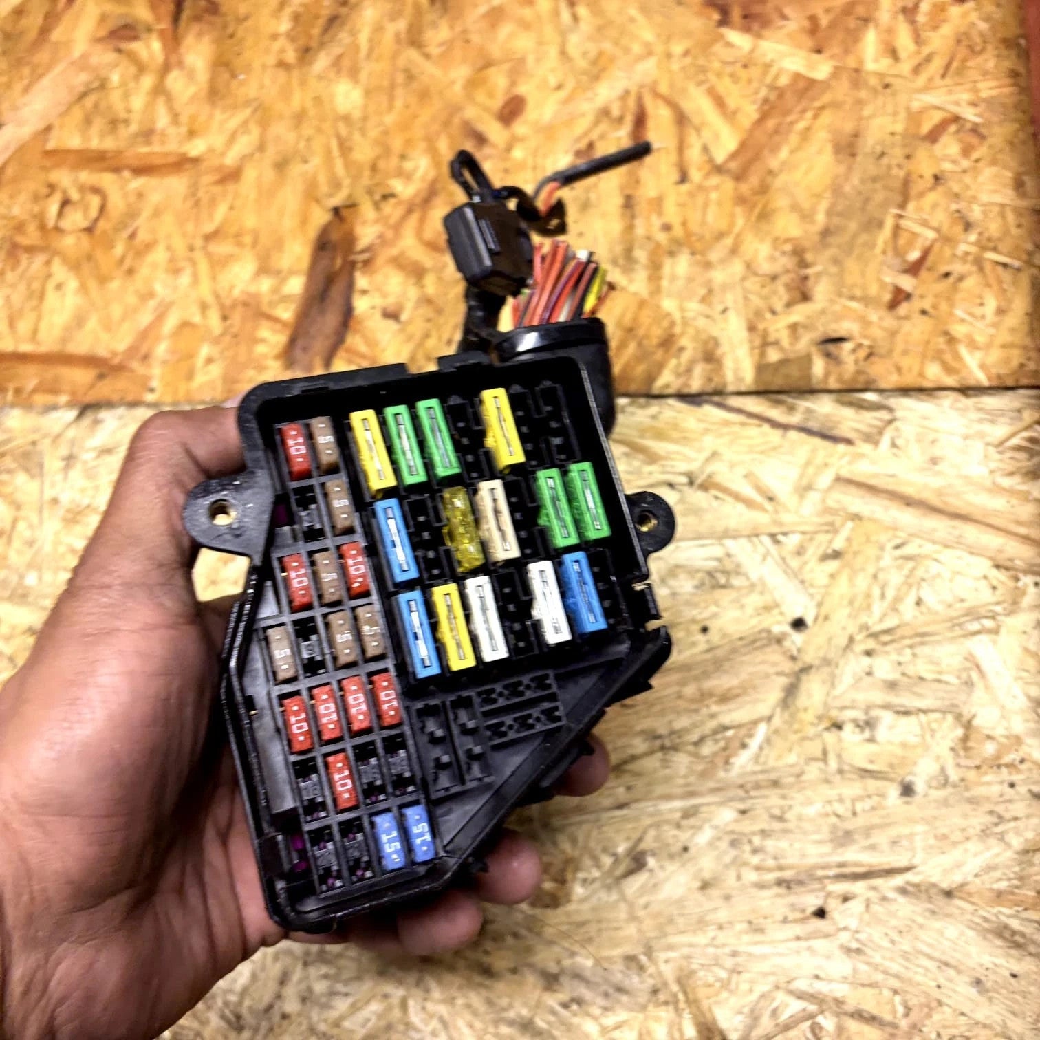 8D1941824 Fuse Box Relay Holder Seat Exeo 08-13 Exeo ST 09-13 Audi A4 96-09