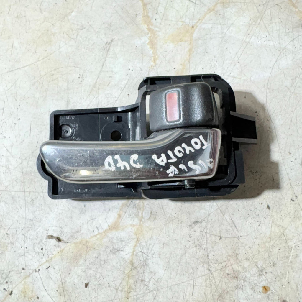 TOYOTA D4D LEFT FRONT PASSENGER SIDE INNER DOOR HANDLE N/S