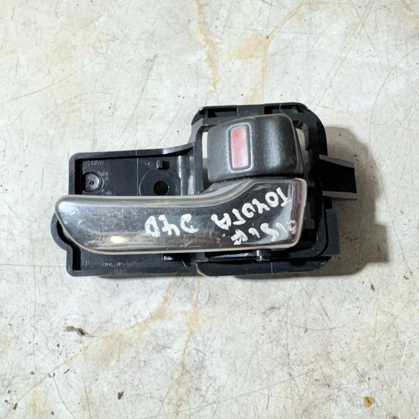TOYOTA D4D LEFT FRONT PASSENGER SIDE INNER DOOR HANDLE N/S