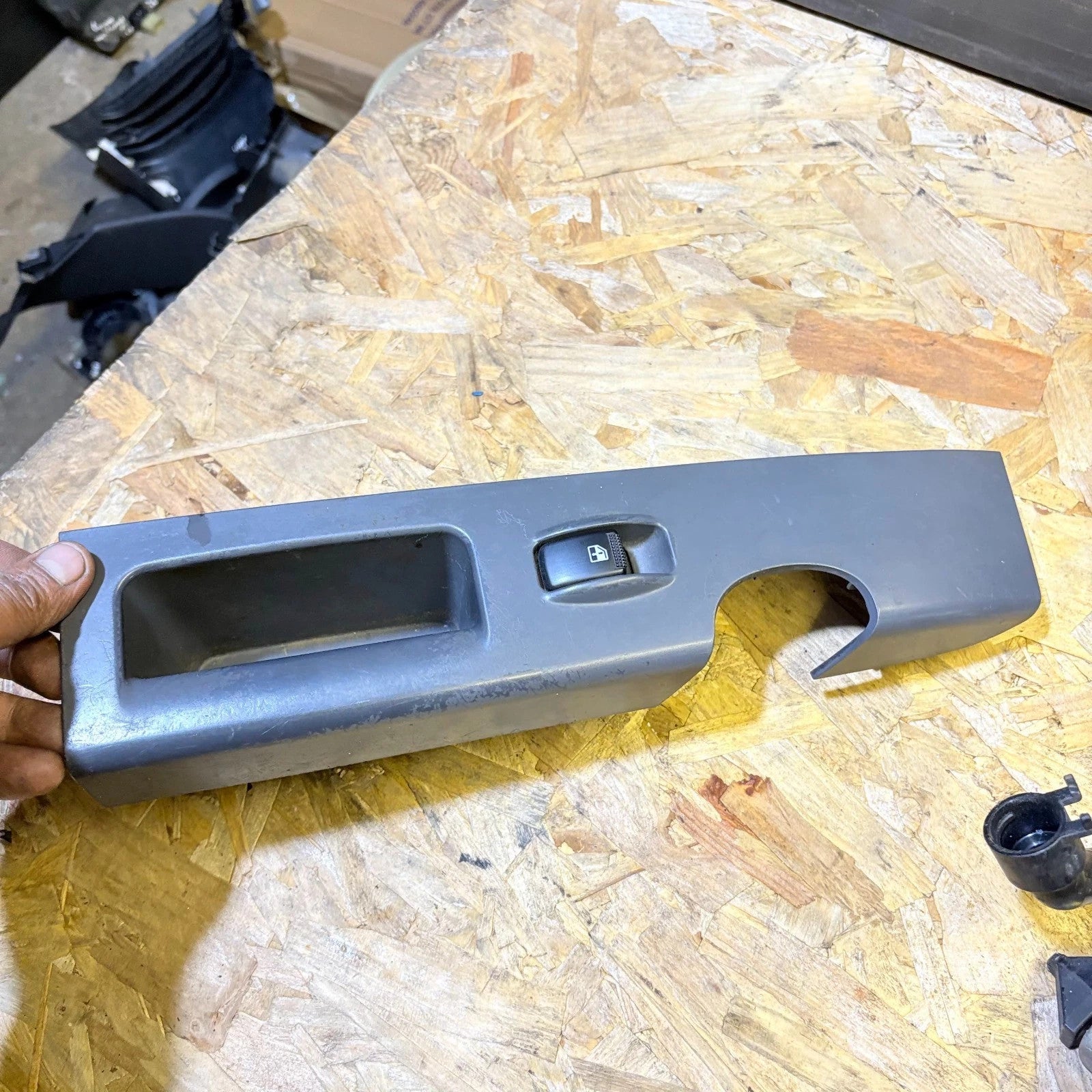 KIA SORENTO DOOR ELECTRIC WINDOW SWITCH LEFT FRONT N/S/F