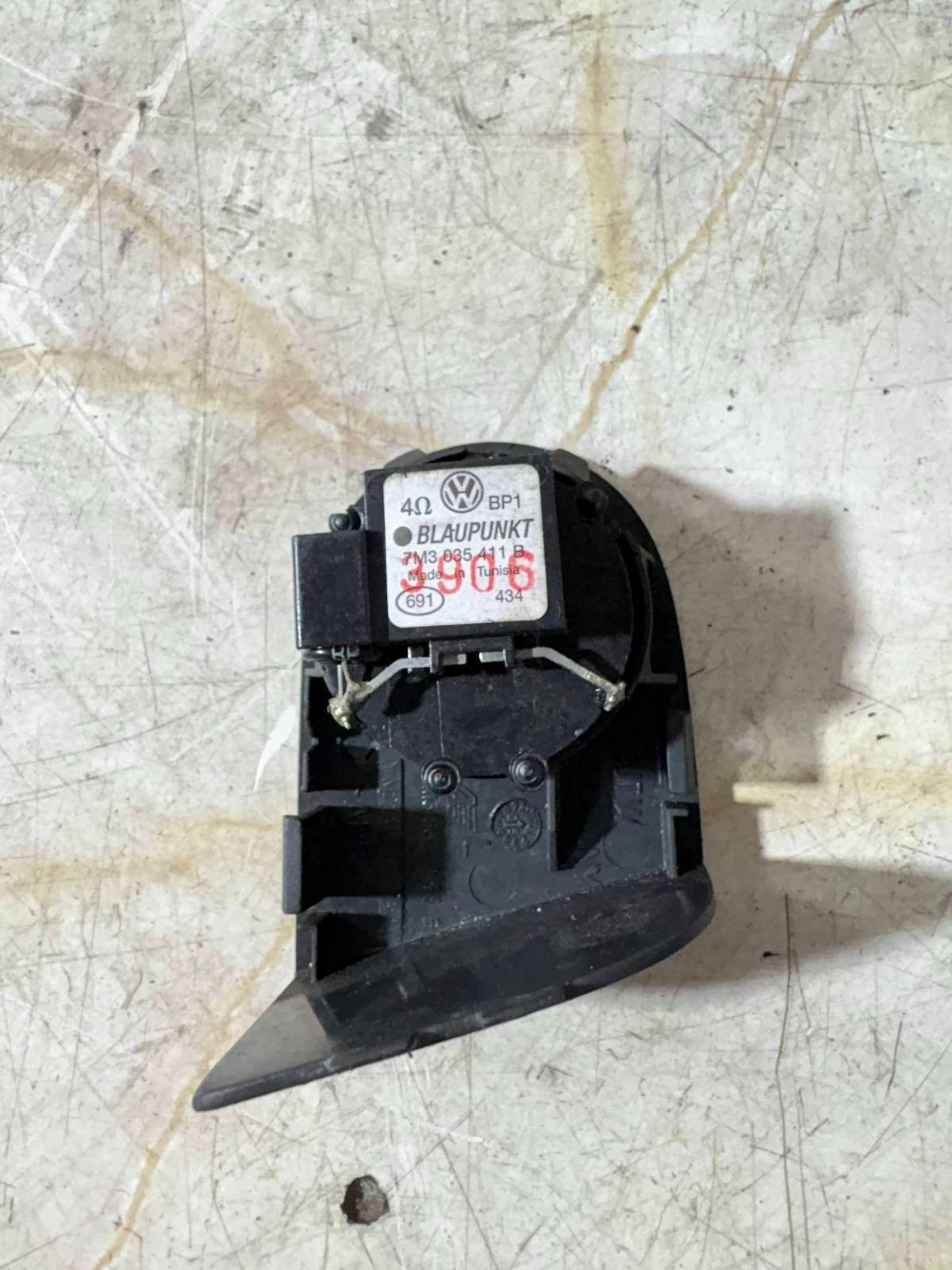 Sharan 2007 7M Cover Box Speaker Rear Side Passenger Left 7M3.035 411 B