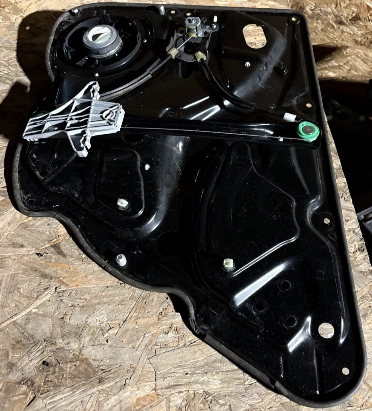 VW Passat Passenger Rear Side Manual Window Regulator 3C4839755H 981679-135 2010