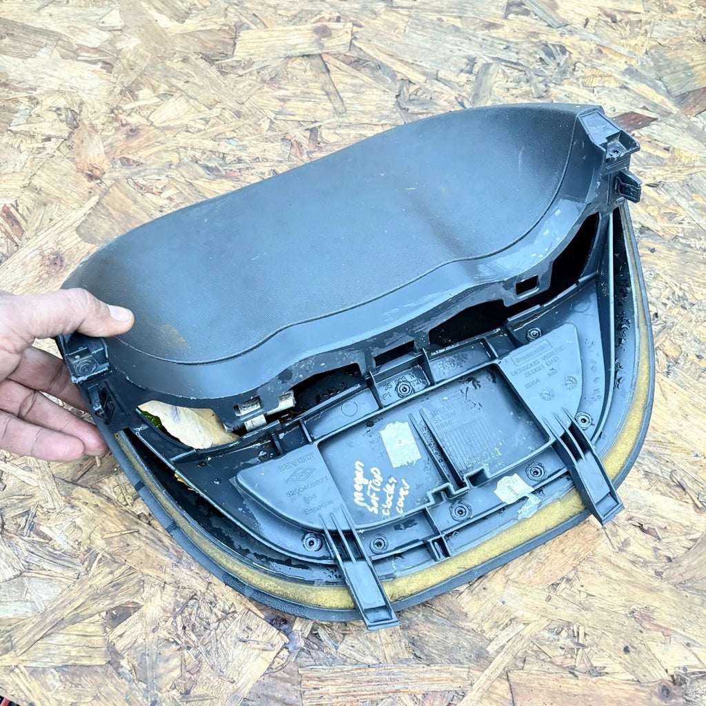 RENAULT MEGANE II 05-08 INSTRUMENT CLUSTER SPEEDOMETER SURROUND 8200409871