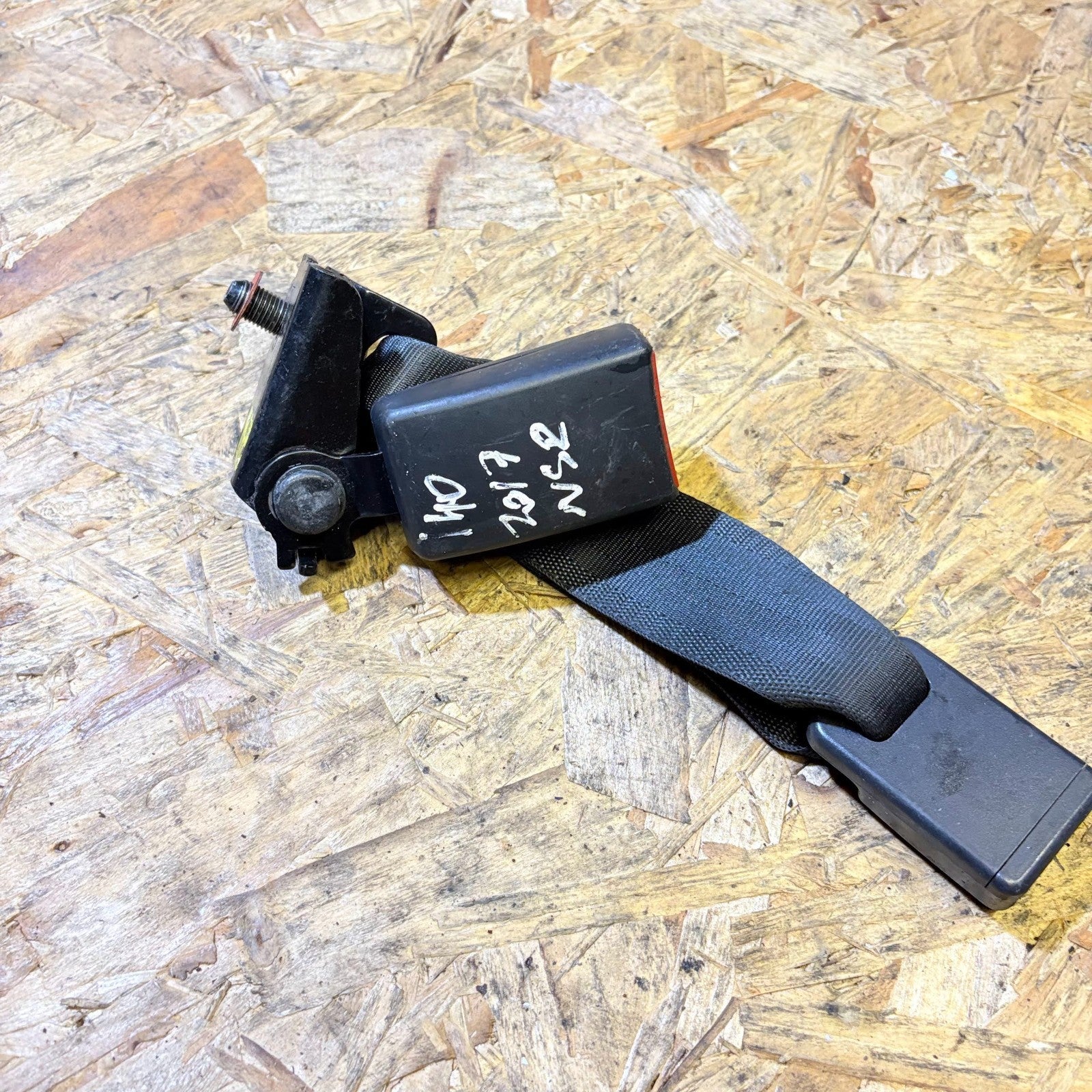 2014-2017 HYUNDAI i40 PASSENGER REAR LEFT SIDE SEAT BELT BUCKLE